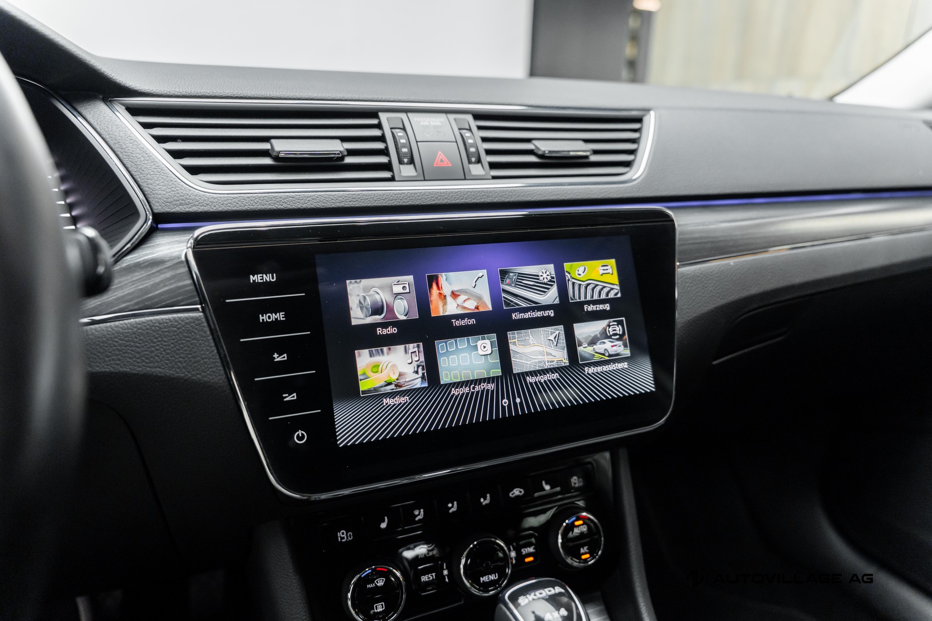 SKODA Superb Combi 2.0 TDi Style 4x4 DSG-image-9