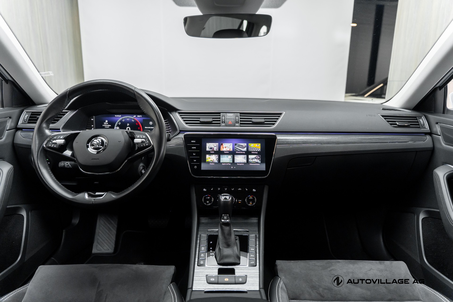 SKODA Superb Combi 2.0 TDi Style 4x4 DSG-image-2