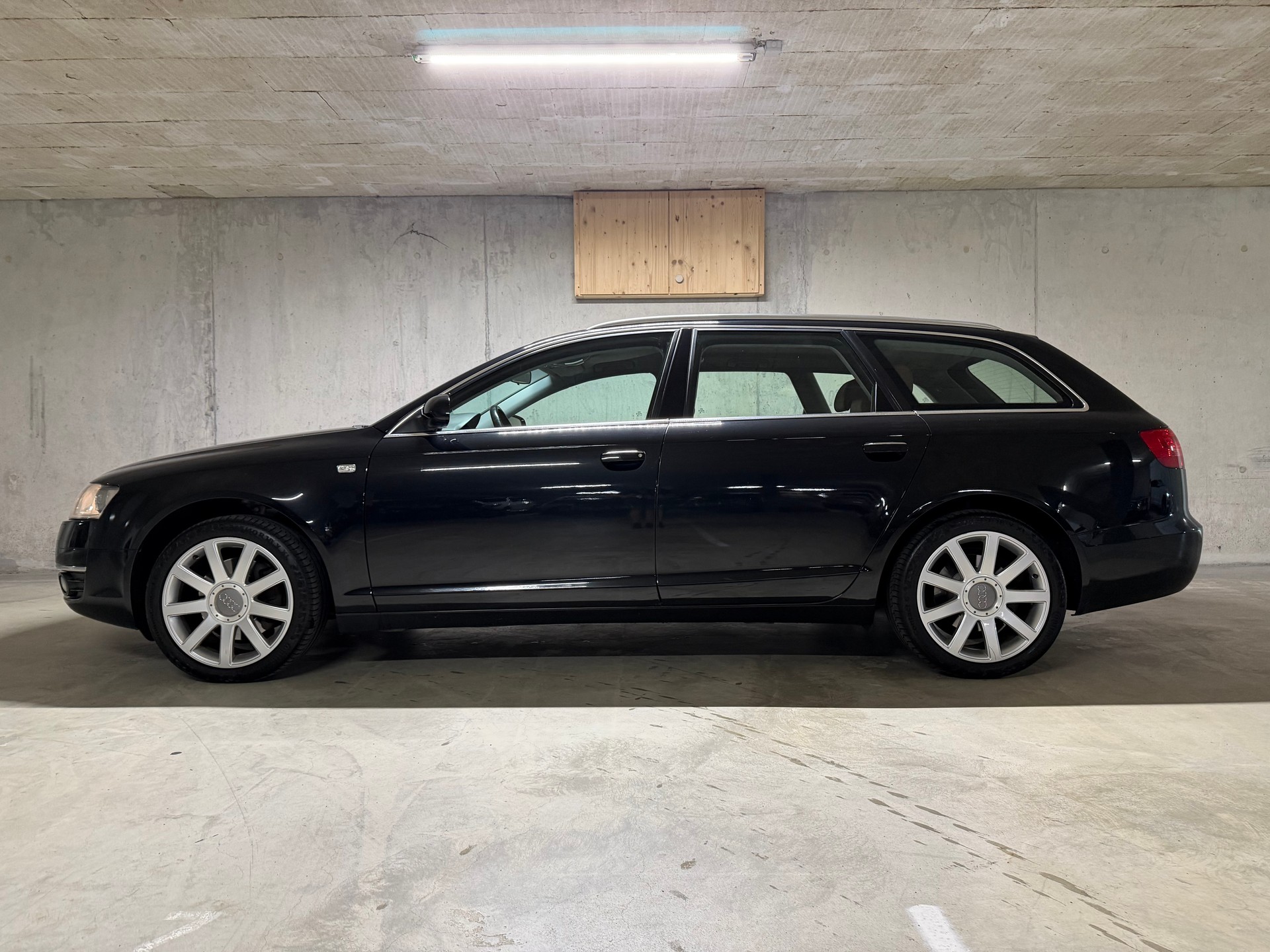 AUDI A6 Avant 3.0 V6 TDI quattro-image-1