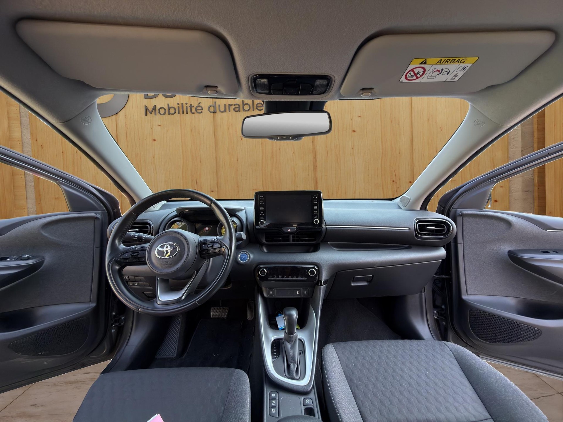 TOYOTA Yaris 1.5 VVT-i HSD Trend-image-13