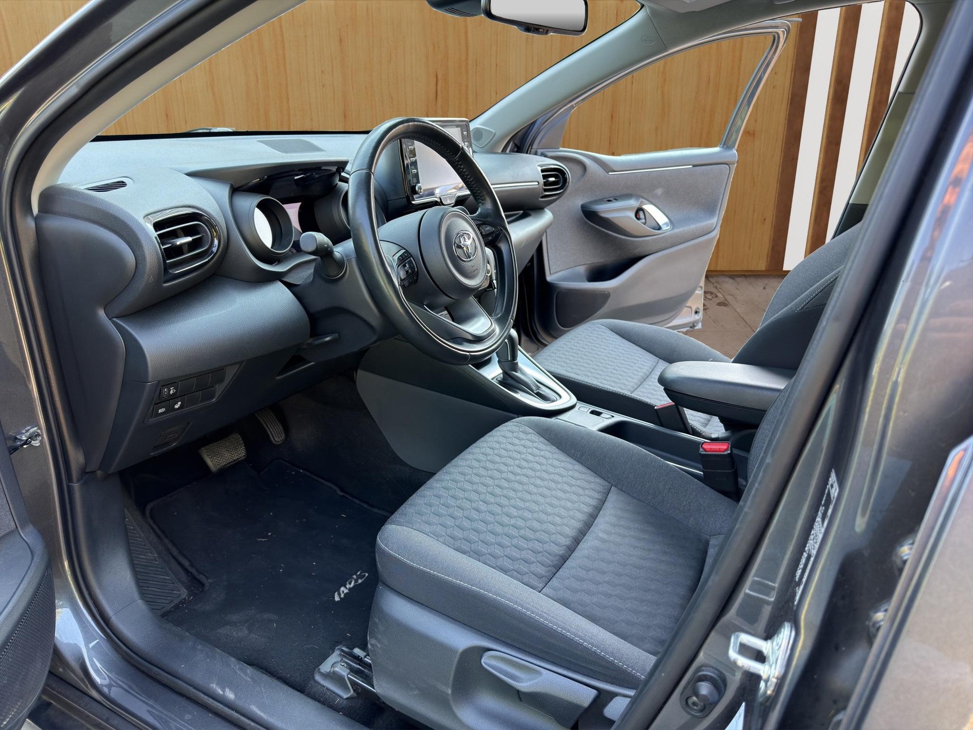 TOYOTA Yaris 1.5 VVT-i HSD Trend-image-9