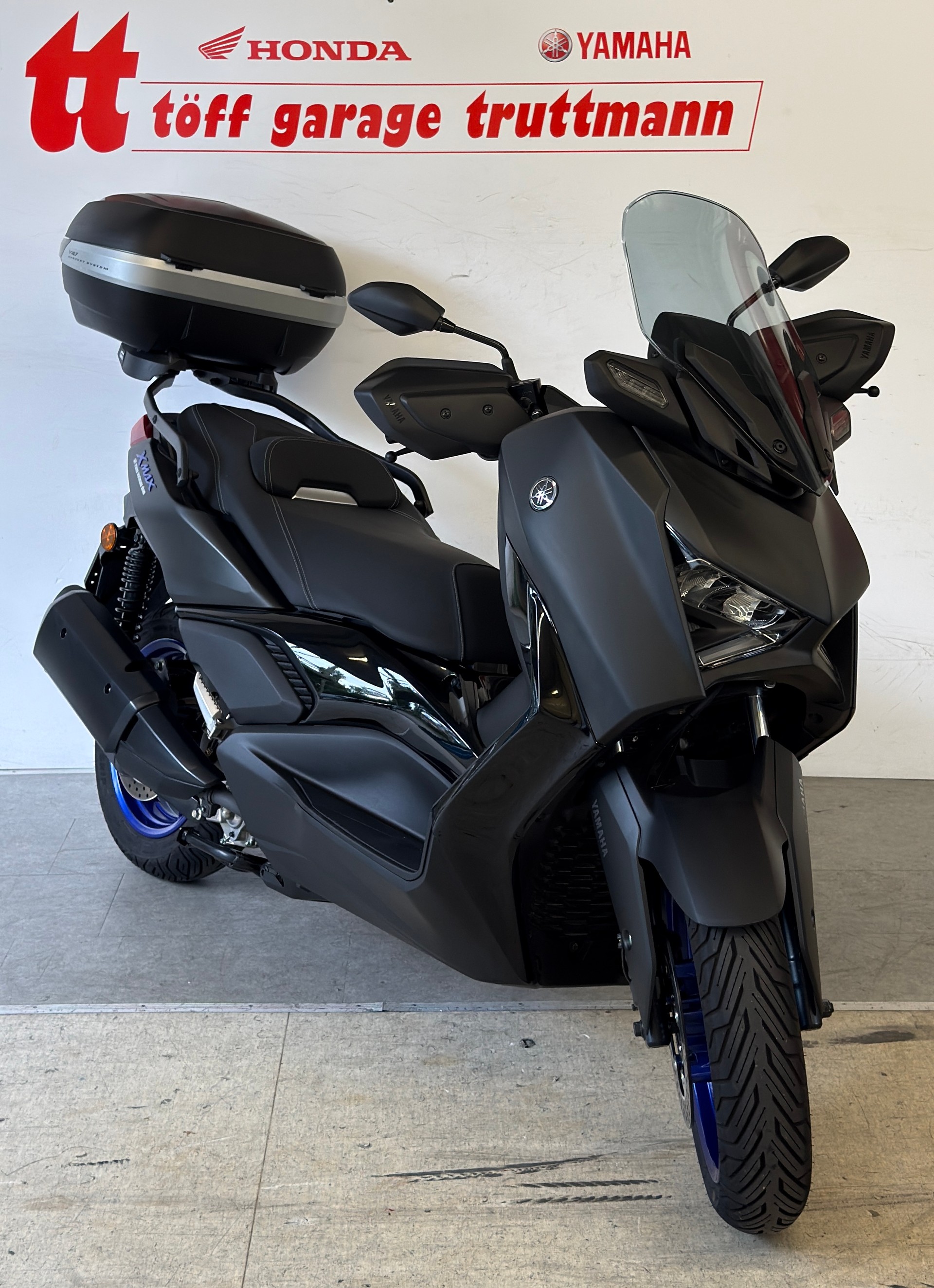 YAMAHA X-Max 300-showroom-element-2