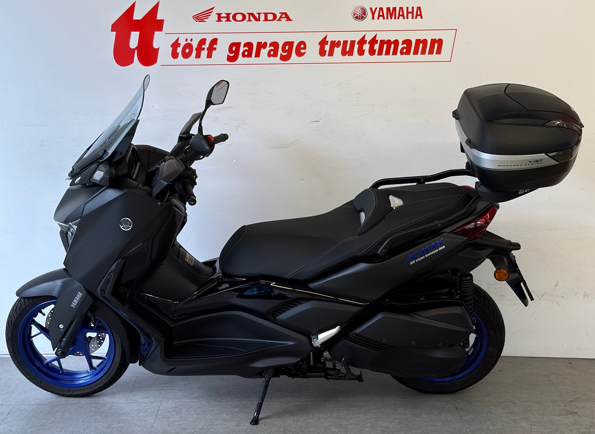YAMAHA X-Max 300-showroom-element-1