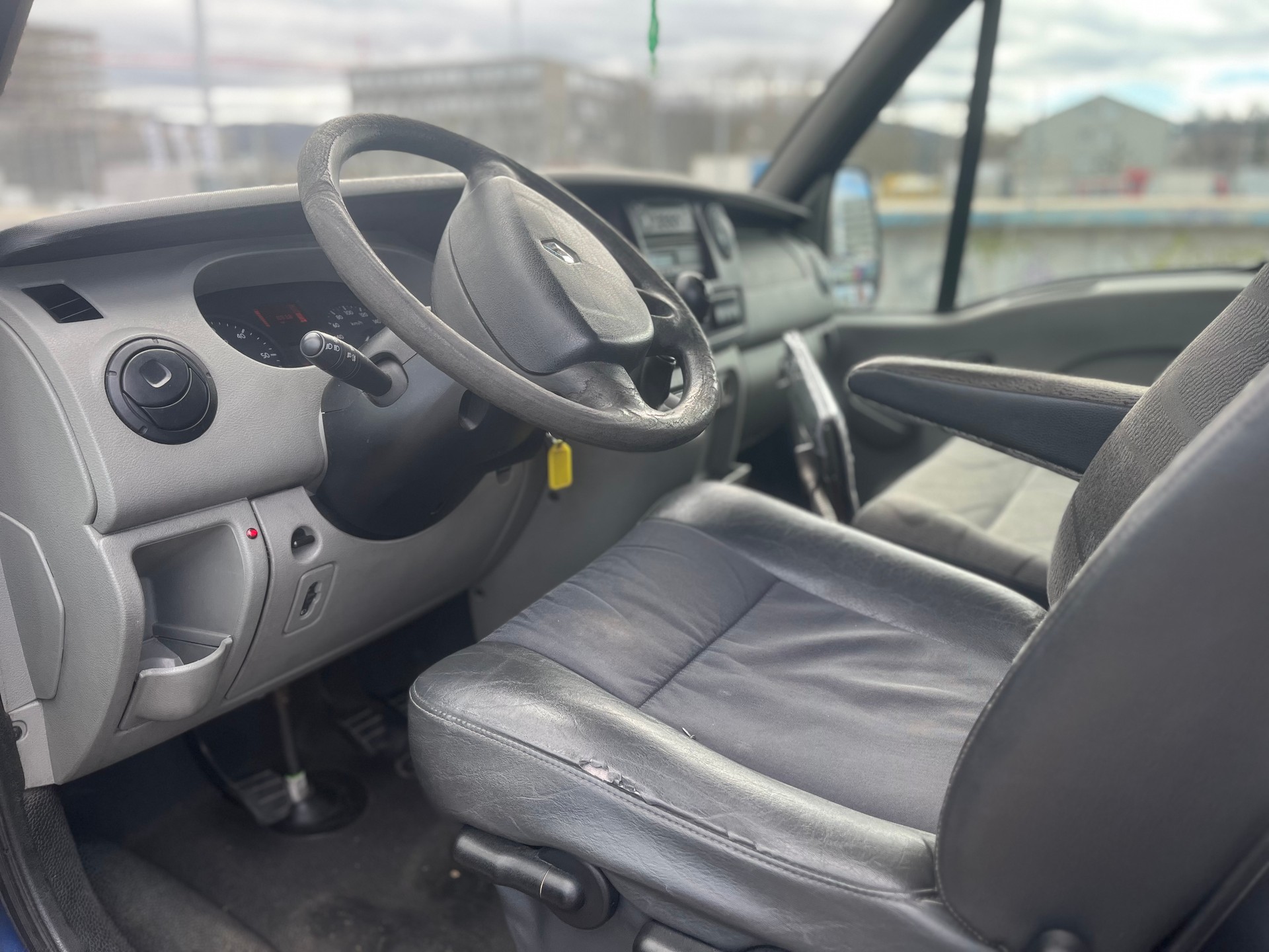 RENAULT Master T35 2.5dCi L2H2-image-8