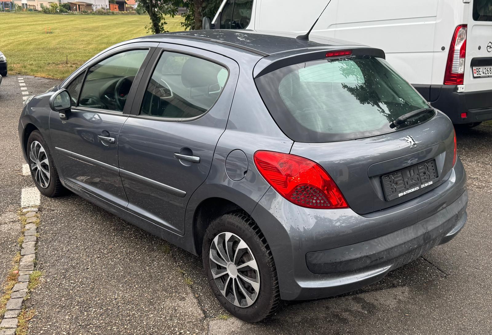 PEUGEOT 207 1.6 16V XT Automatic-image-3