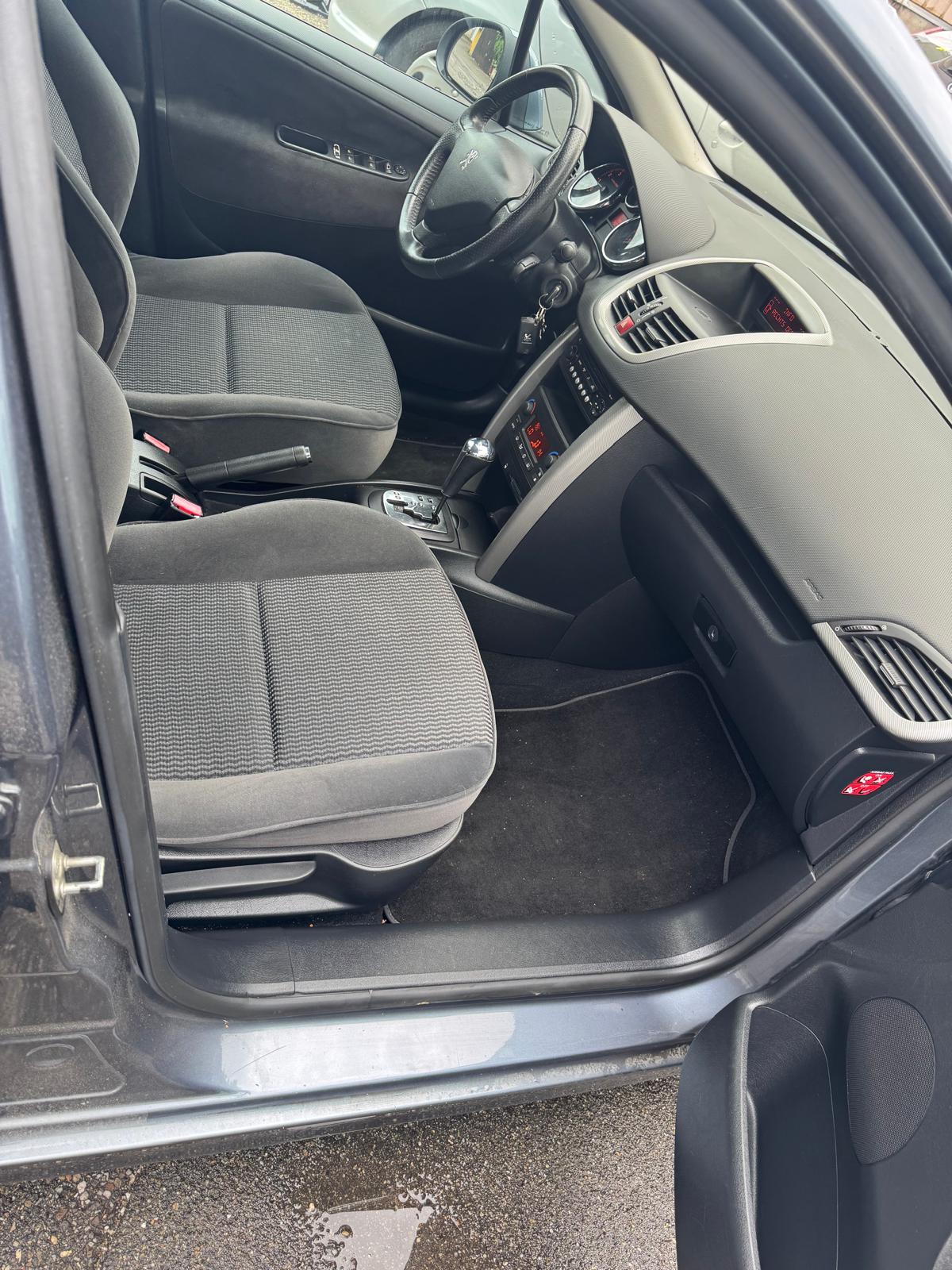 PEUGEOT 207 1.6 16V XT Automatic-image-6