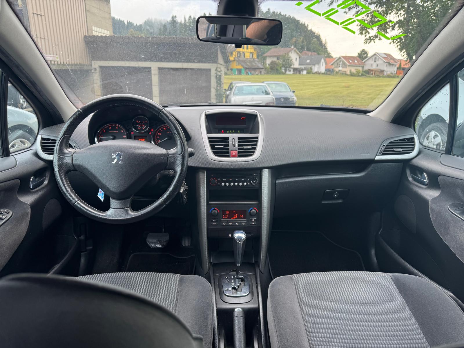 PEUGEOT 207 1.6 16V XT Automatic-image-5