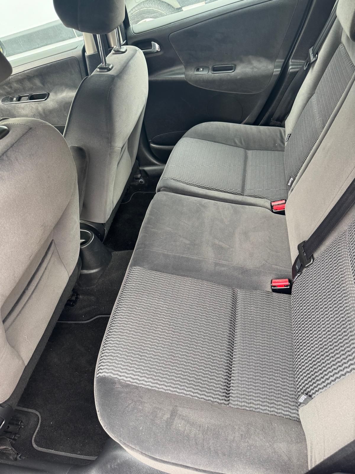 PEUGEOT 207 1.6 16V XT Automatic-image-7