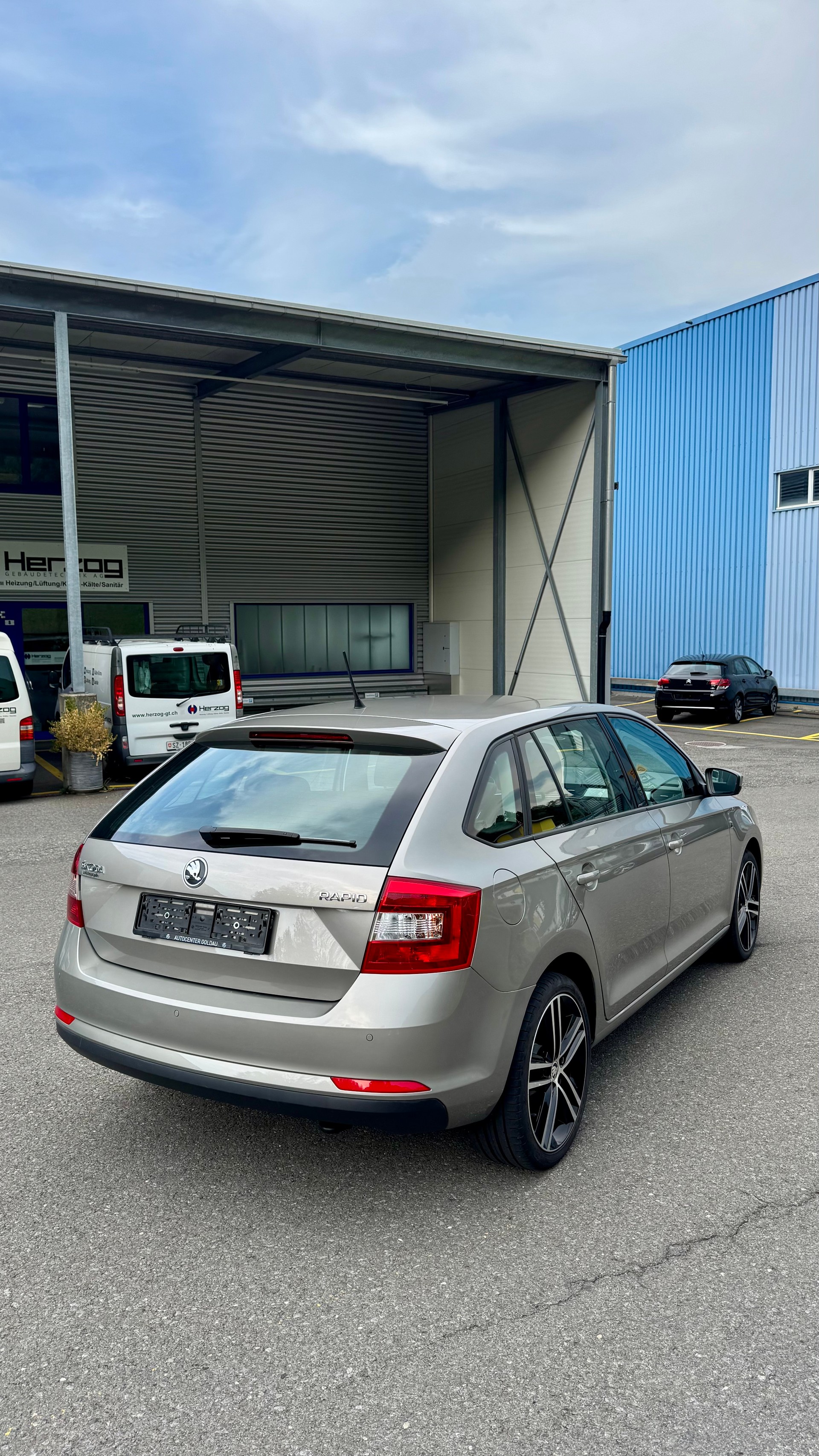 SKODA 1.4 TSI Ambition DSG-image-2