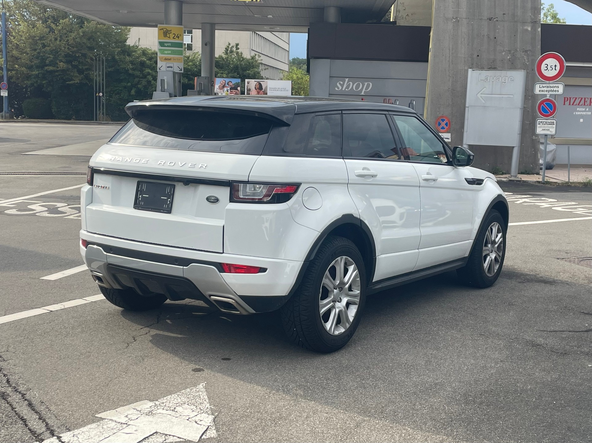 LAND ROVER Range Rover Evoque 2.0 TD4 HSE Dynamic AT9-image-3