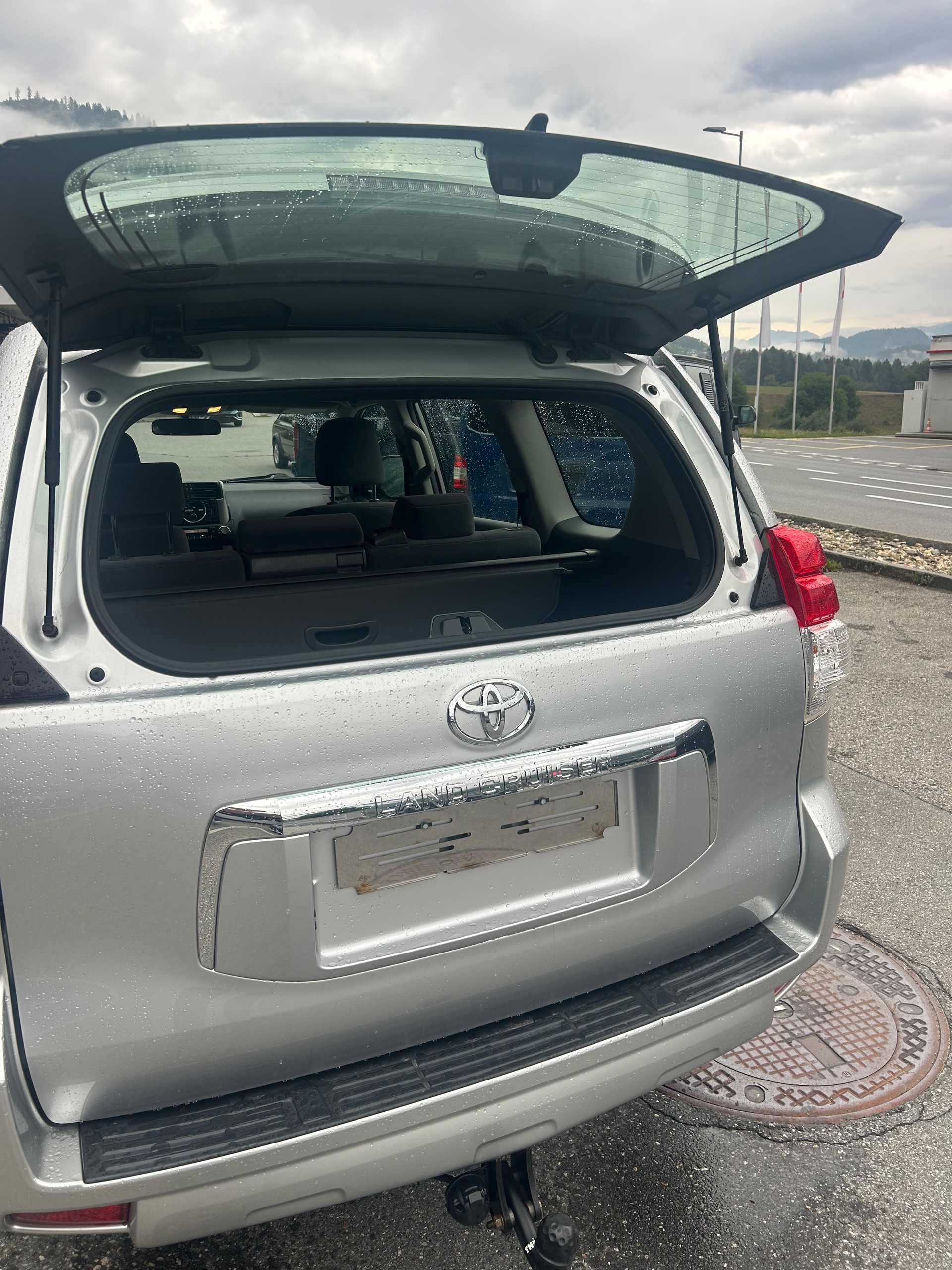 TOYOTA Landcruiser 3.0 60th Anniversary-image-5