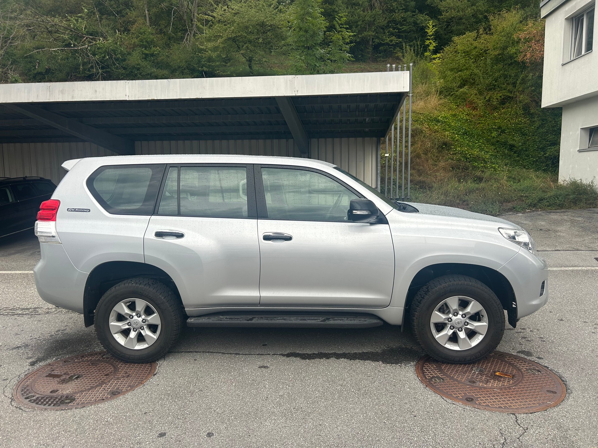 TOYOTA Landcruiser 3.0 60th Anniversary-image-2