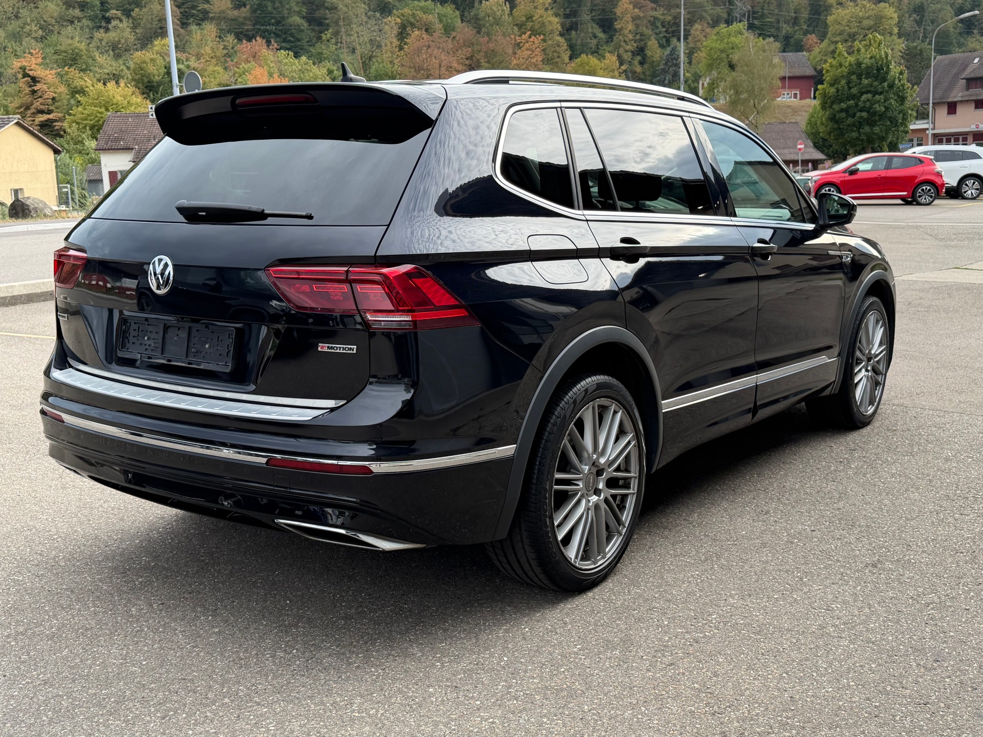 VW Tiguan Allspace R-Line 2.0 TDI SCR Highline 4Motion DSG-image-5