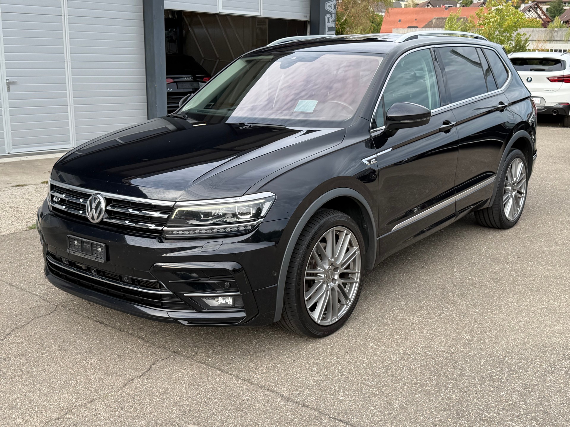 VW Tiguan Allspace R-Line 2.0 TDI SCR Highline 4Motion DSG-image-3