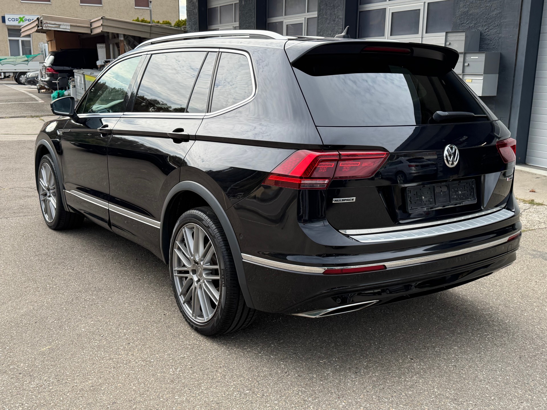 VW Tiguan Allspace R-Line 2.0 TDI SCR Highline 4Motion DSG-image-4