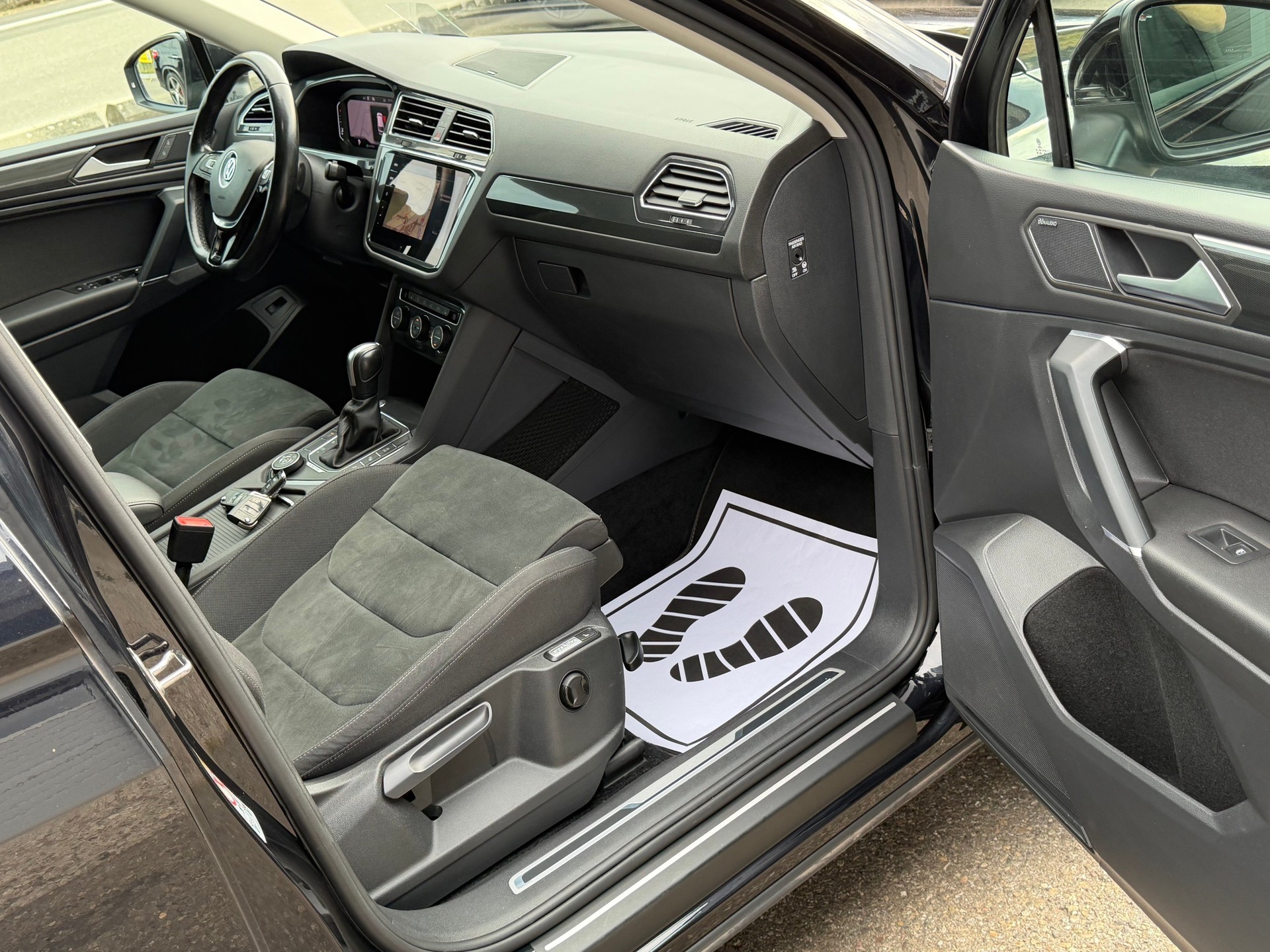 VW Tiguan Allspace R-Line 2.0 TDI SCR Highline 4Motion DSG-image-10