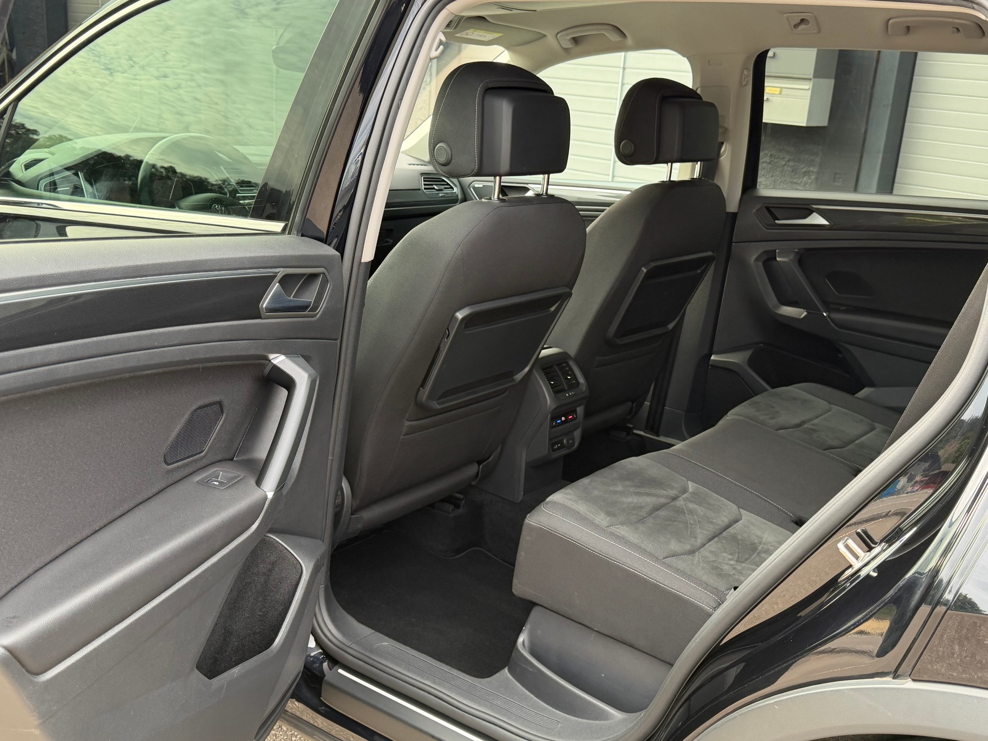 VW Tiguan Allspace R-Line 2.0 TDI SCR Highline 4Motion DSG-image-14