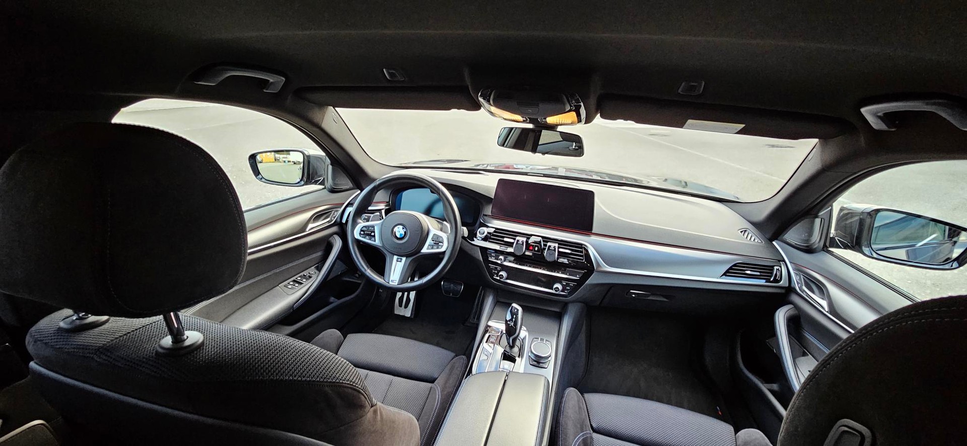BMW 530d xDrive 48V Touring M Sport Steptronic-image-13