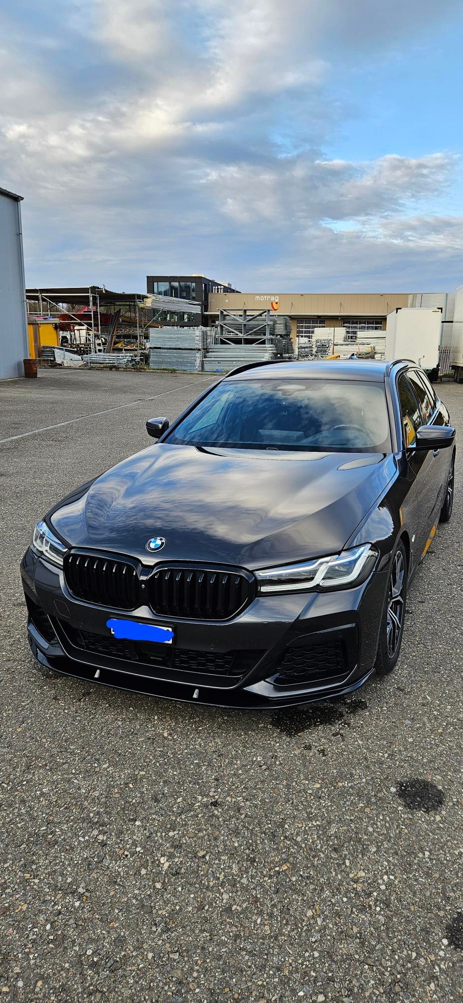 BMW 530d xDrive 48V Touring M Sport Steptronic-image-5