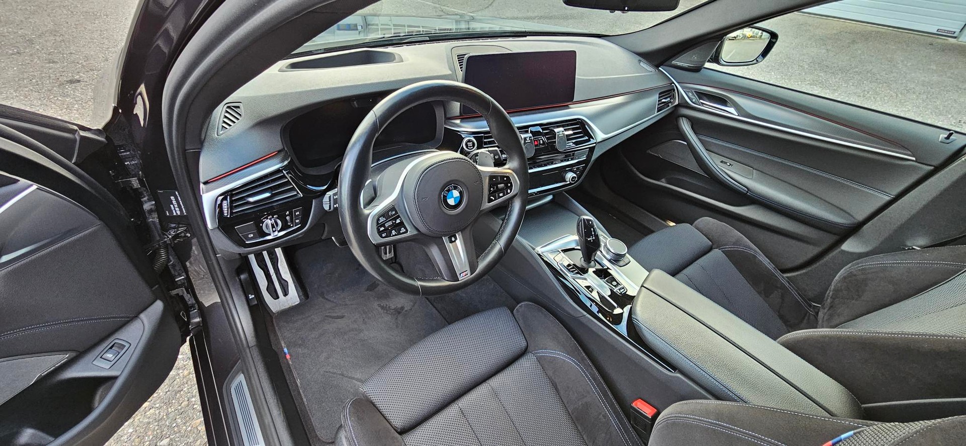 BMW 530d xDrive 48V Touring M Sport Steptronic-image-1