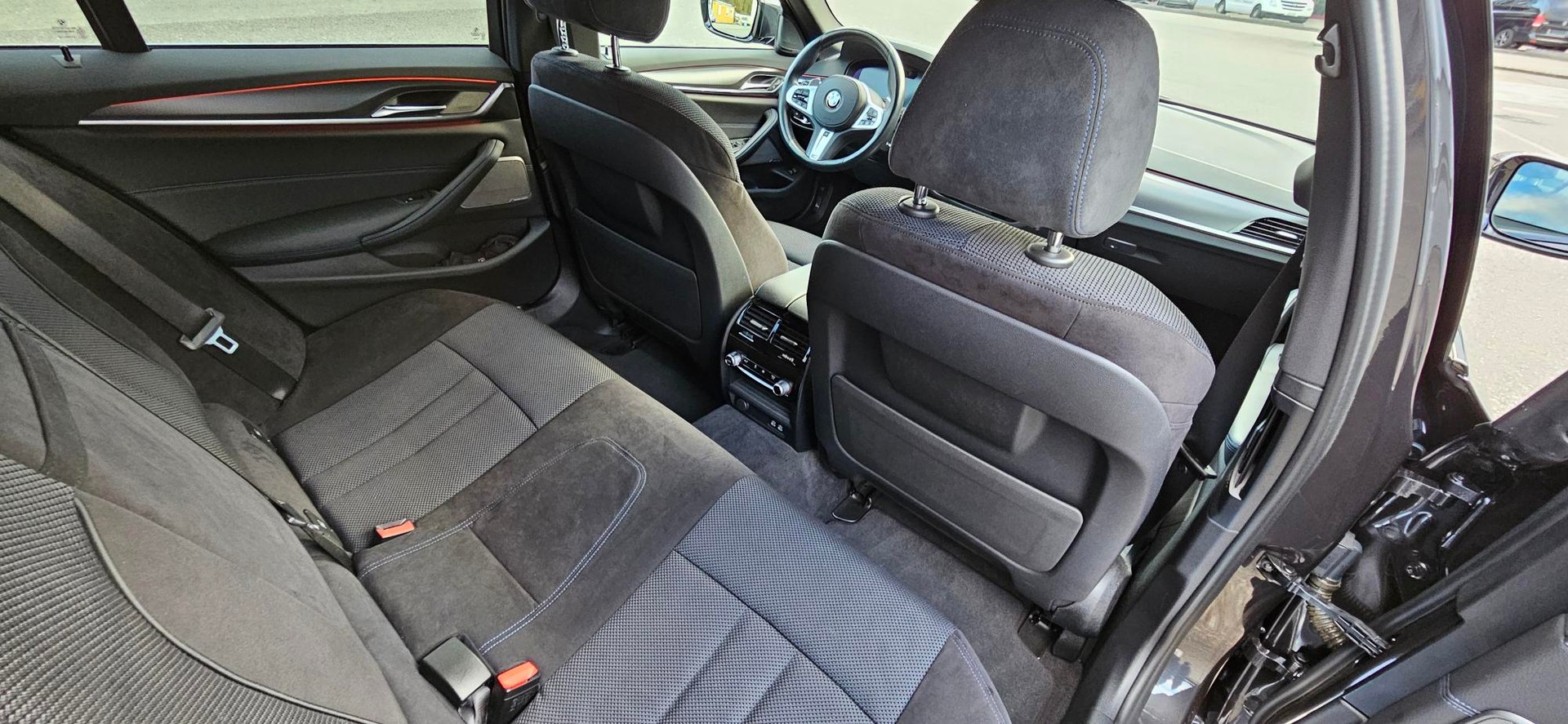 BMW 530d xDrive 48V Touring M Sport Steptronic-image-12