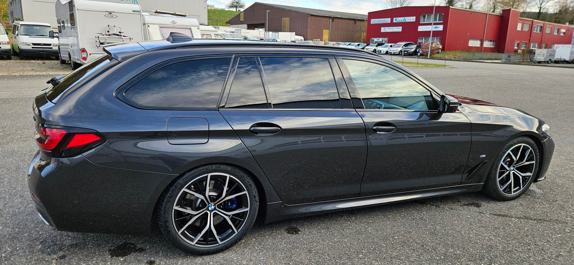 BMW 530d xDrive 48V Touring M Sport Steptronic-image-7