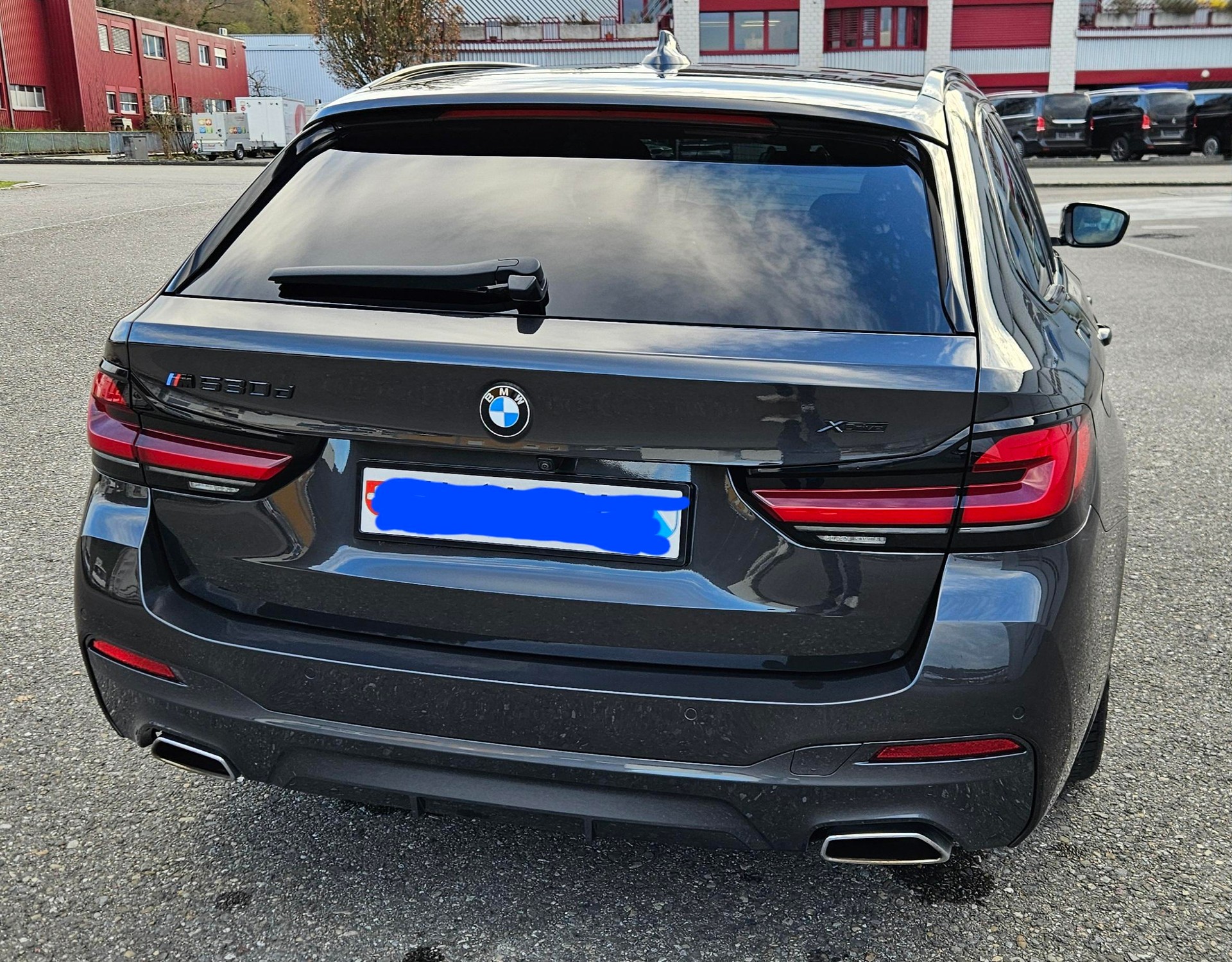 BMW 530d xDrive 48V Touring M Sport Steptronic-image-9