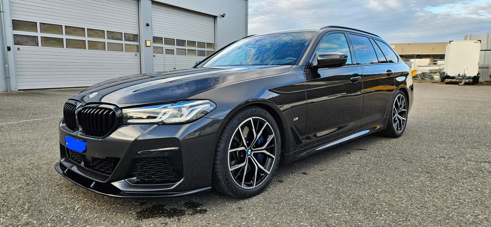 BMW 530d xDrive 48V Touring M Sport Steptronic-image-2