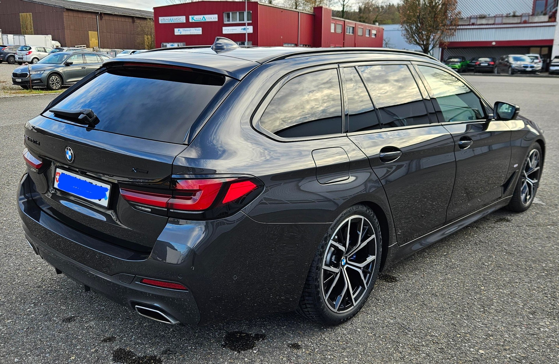 BMW 530d xDrive 48V Touring M Sport Steptronic-image-8