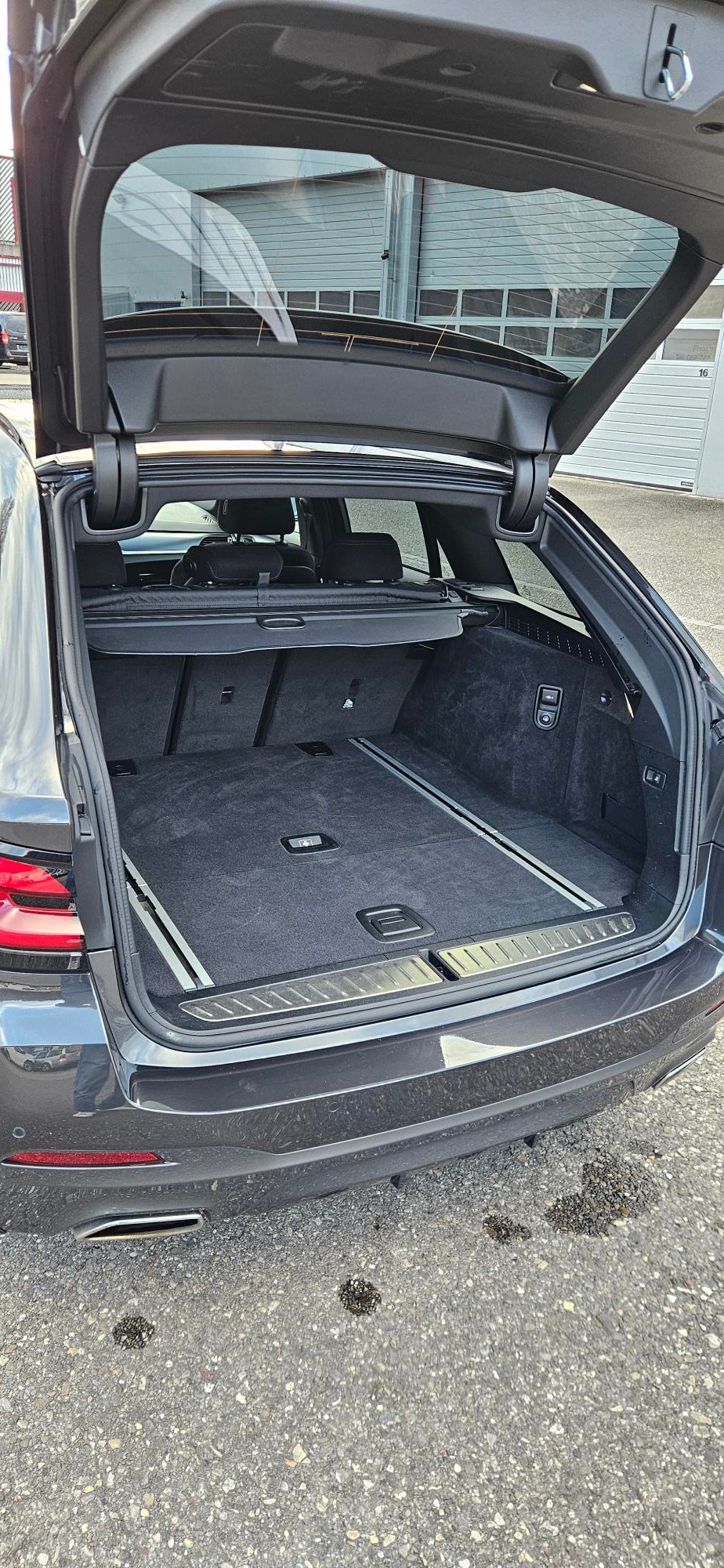 BMW 530d xDrive 48V Touring M Sport Steptronic-image-15