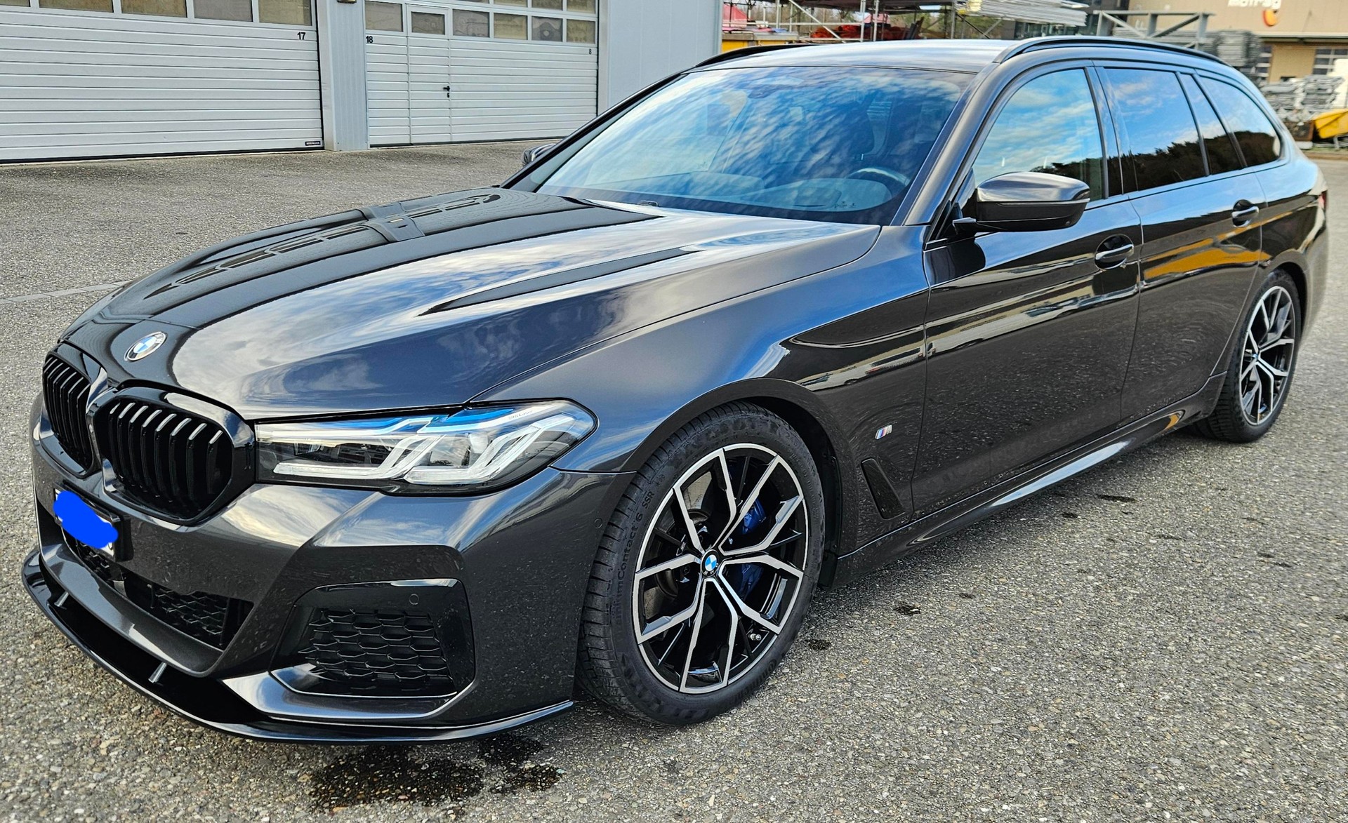 BMW 530d xDrive 48V Touring M Sport Steptronic-image-4