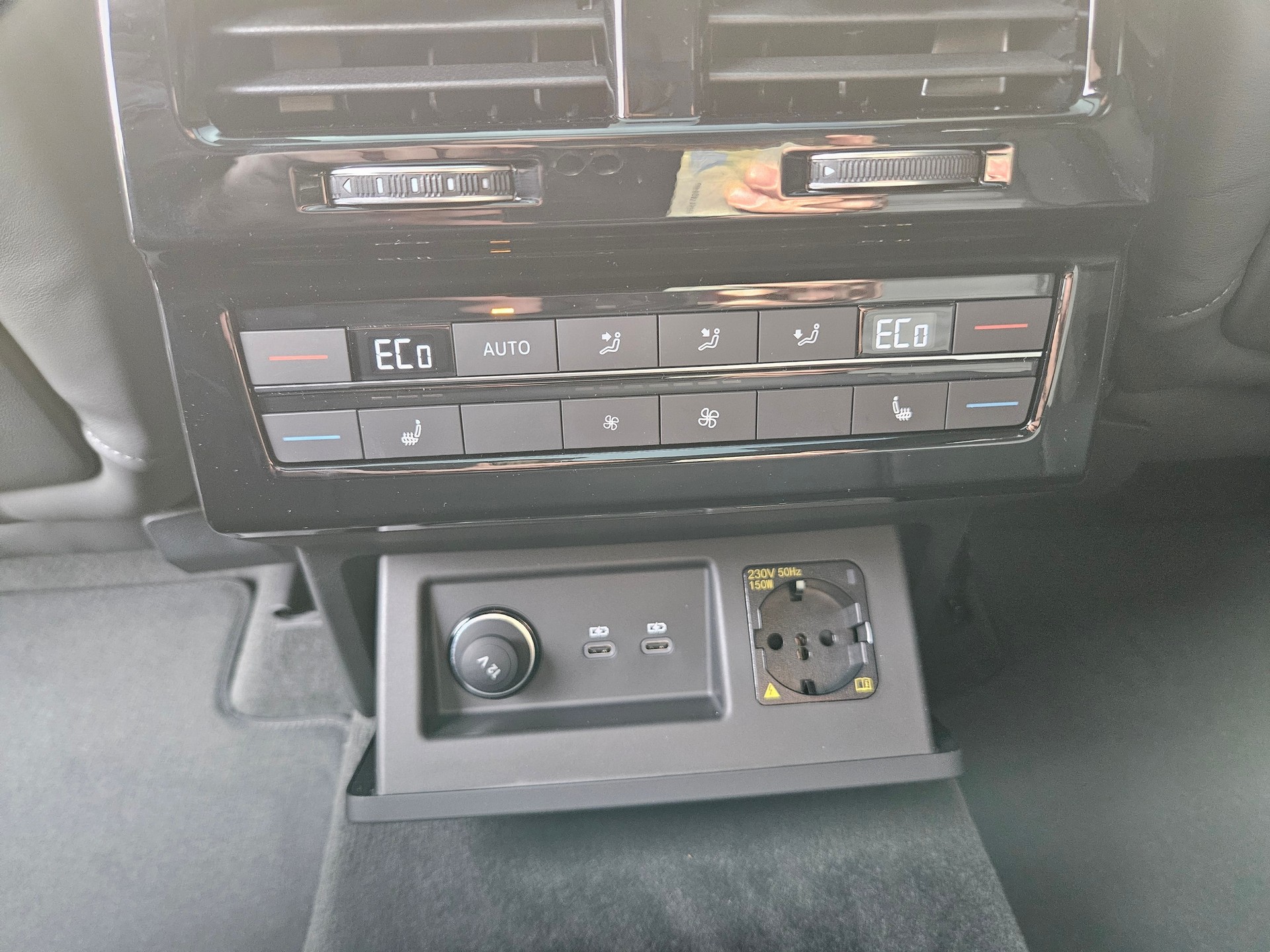VW Touareg 3.0 TDI R-Line Final Edition Tiptronic *5 J. Garantie, Allradlenkung, Luftfahrwerk*-image-10