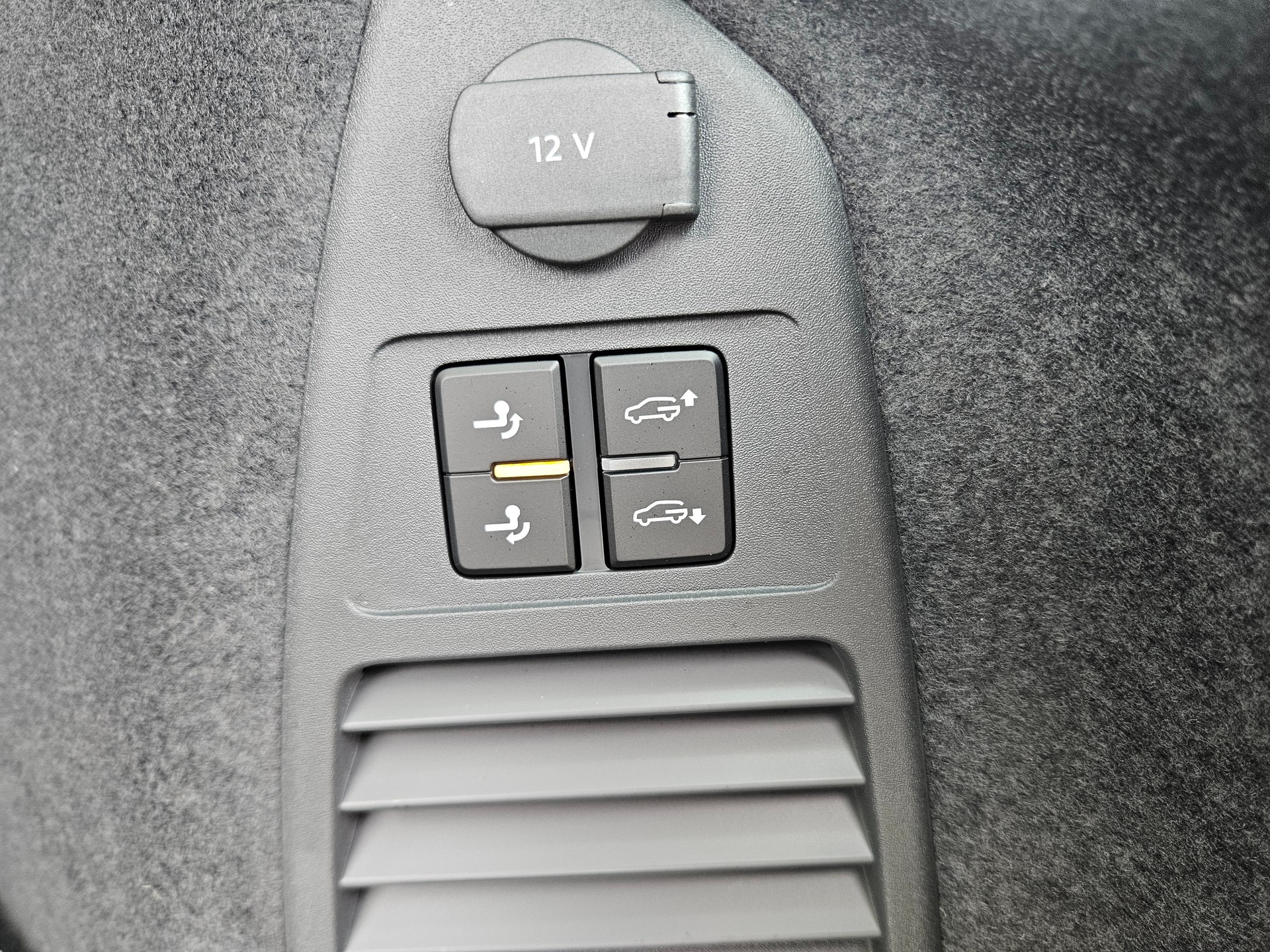 VW Touareg 3.0 TDI R-Line Final Edition Tiptronic *5 J. Garantie, Allradlenkung, Luftfahrwerk*-image-7