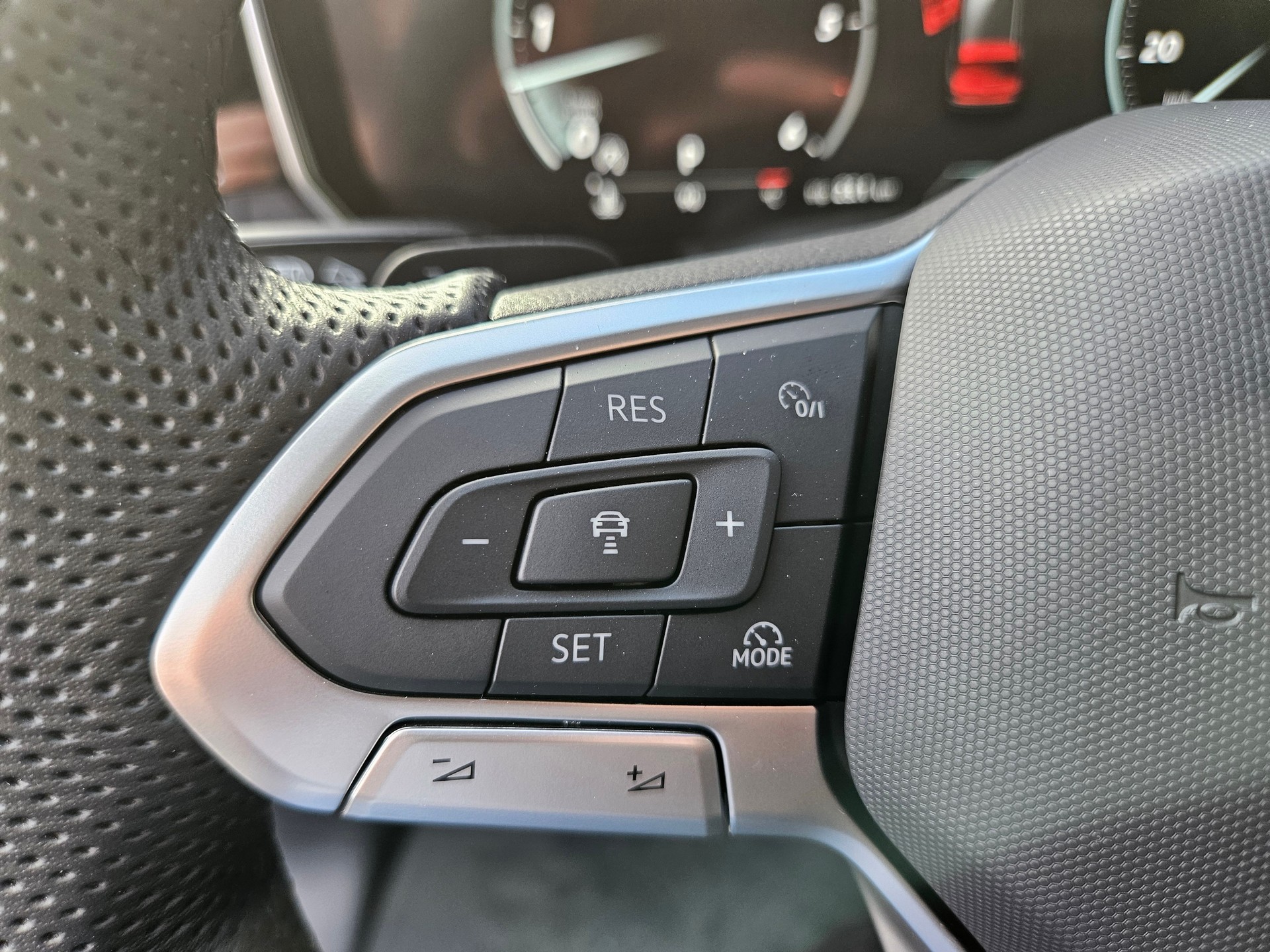 VW Touareg 3.0 TDI R-Line Final Edition Tiptronic *5 J. Garantie, Allradlenkung, Luftfahrwerk*-image-20