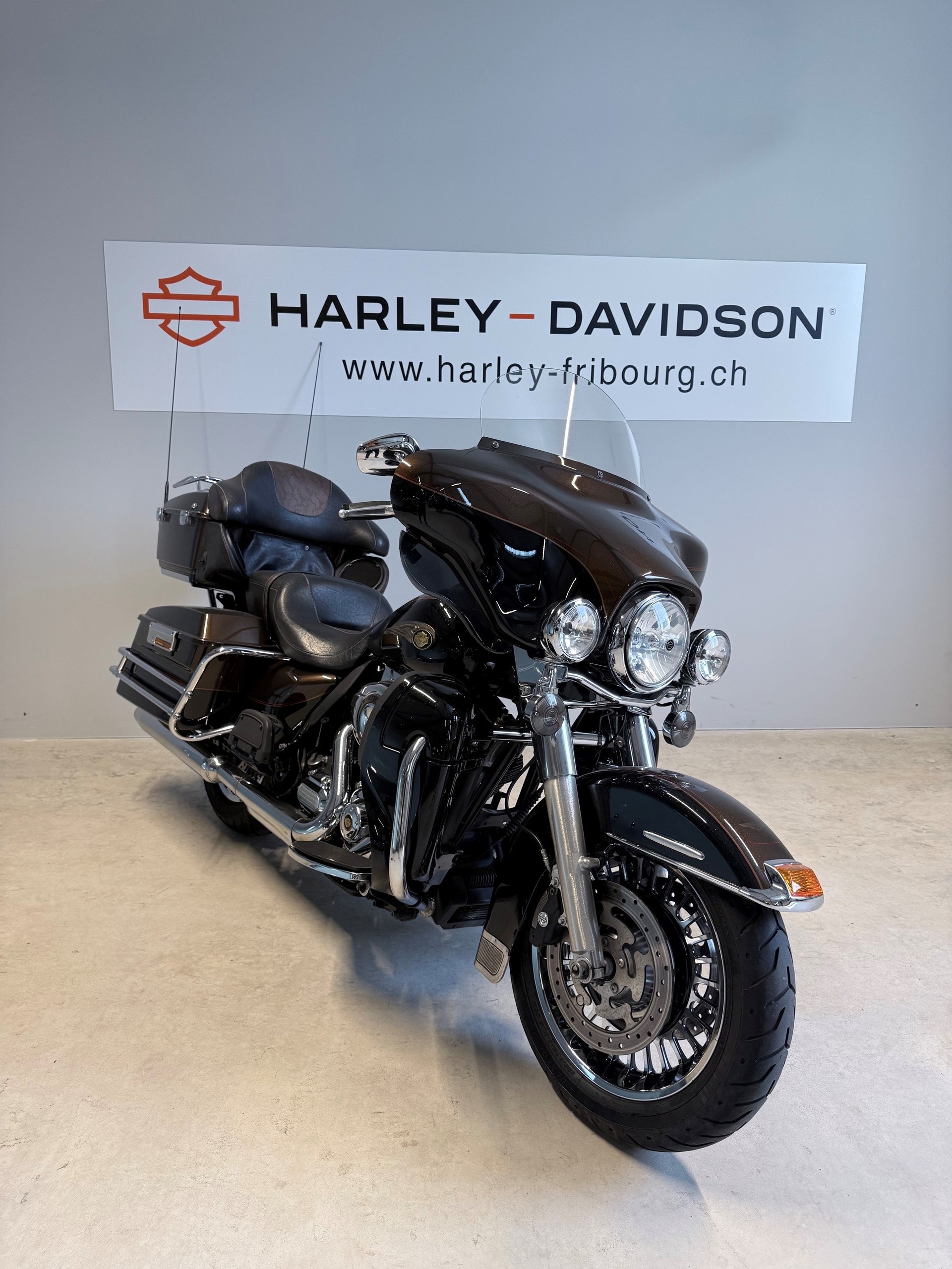 HARLEY-DAVIDSON FLHTK Electra Glide Ultra Limited Anniversary-showroom-element-2
