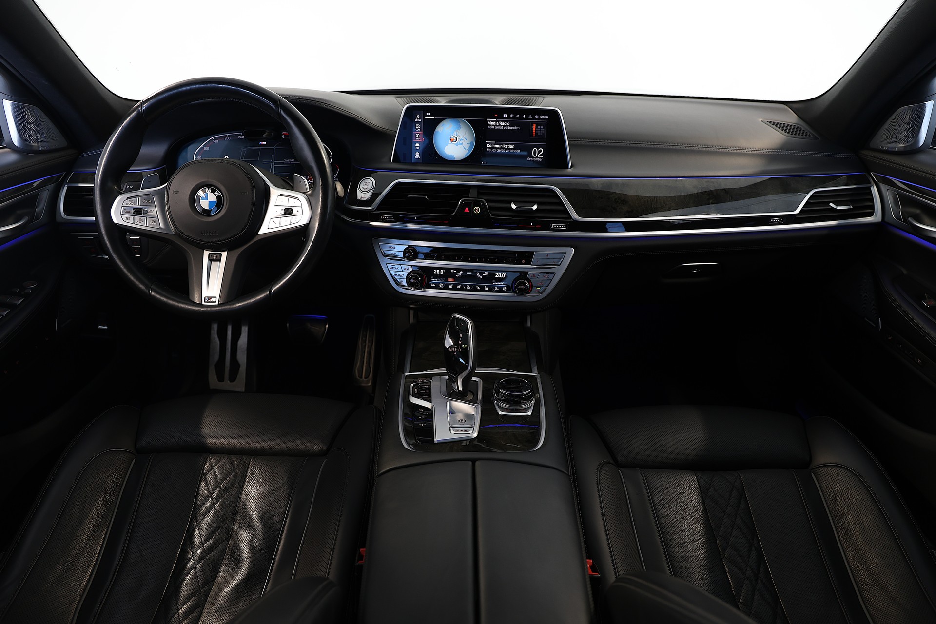 BMW 750d M-Sport xDrive SAG-image-10