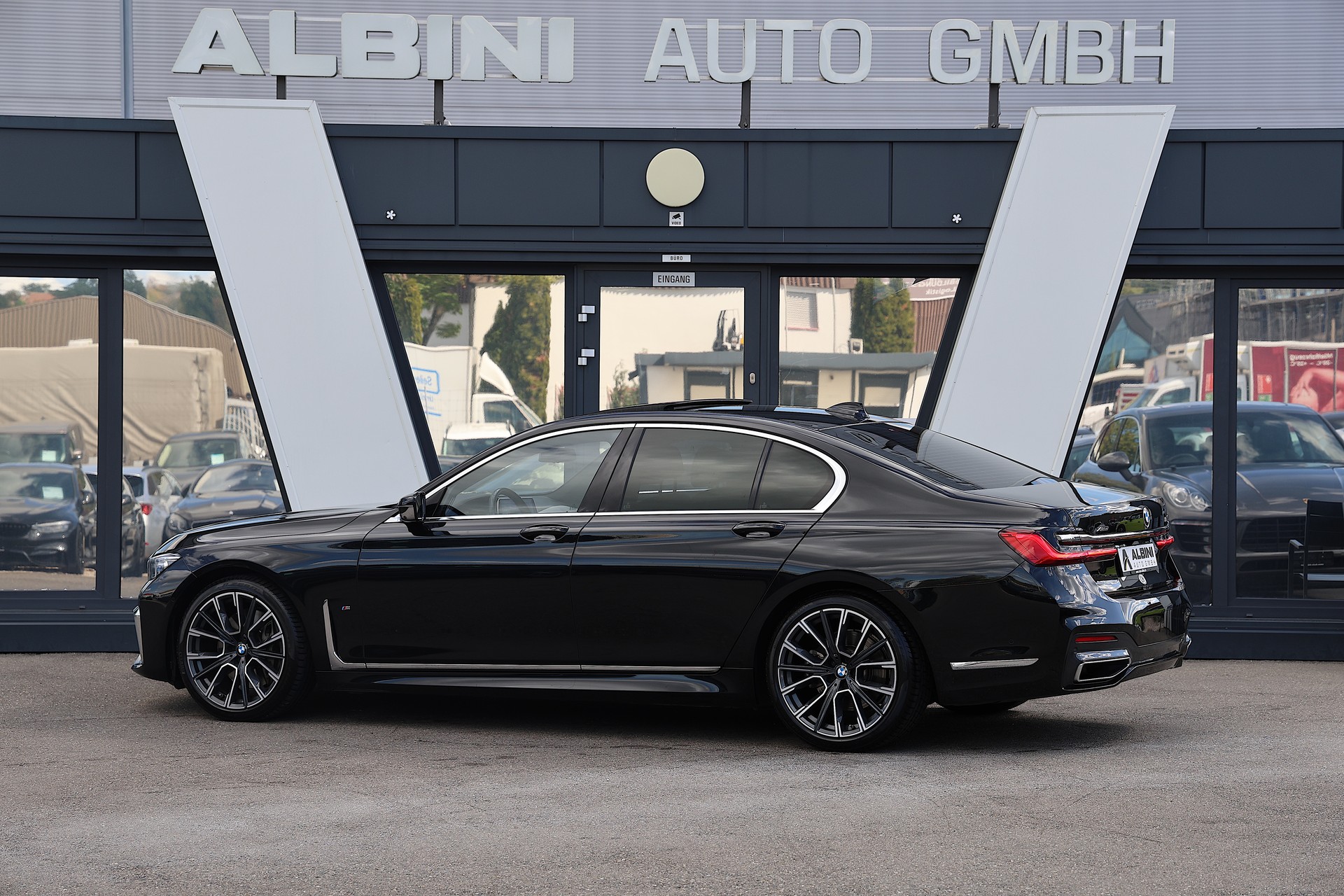 BMW 750d M-Sport xDrive SAG-showroom-element-3