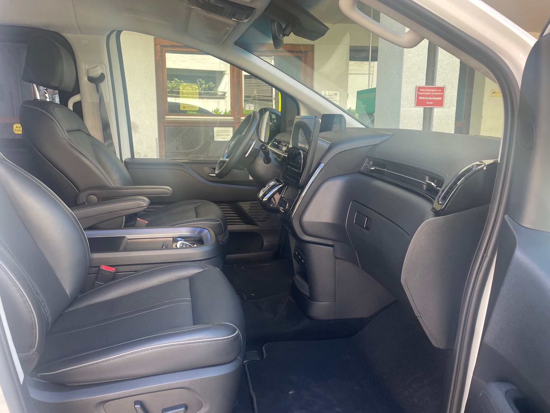 HYUNDAI Staria Premium 2.2 CRDi Vertex 4WD , 8 St.-Automat, 7 Sitze, Leder, Sitzh.-Kühlung, Navigation usw. Werksgarantie!-image-6
