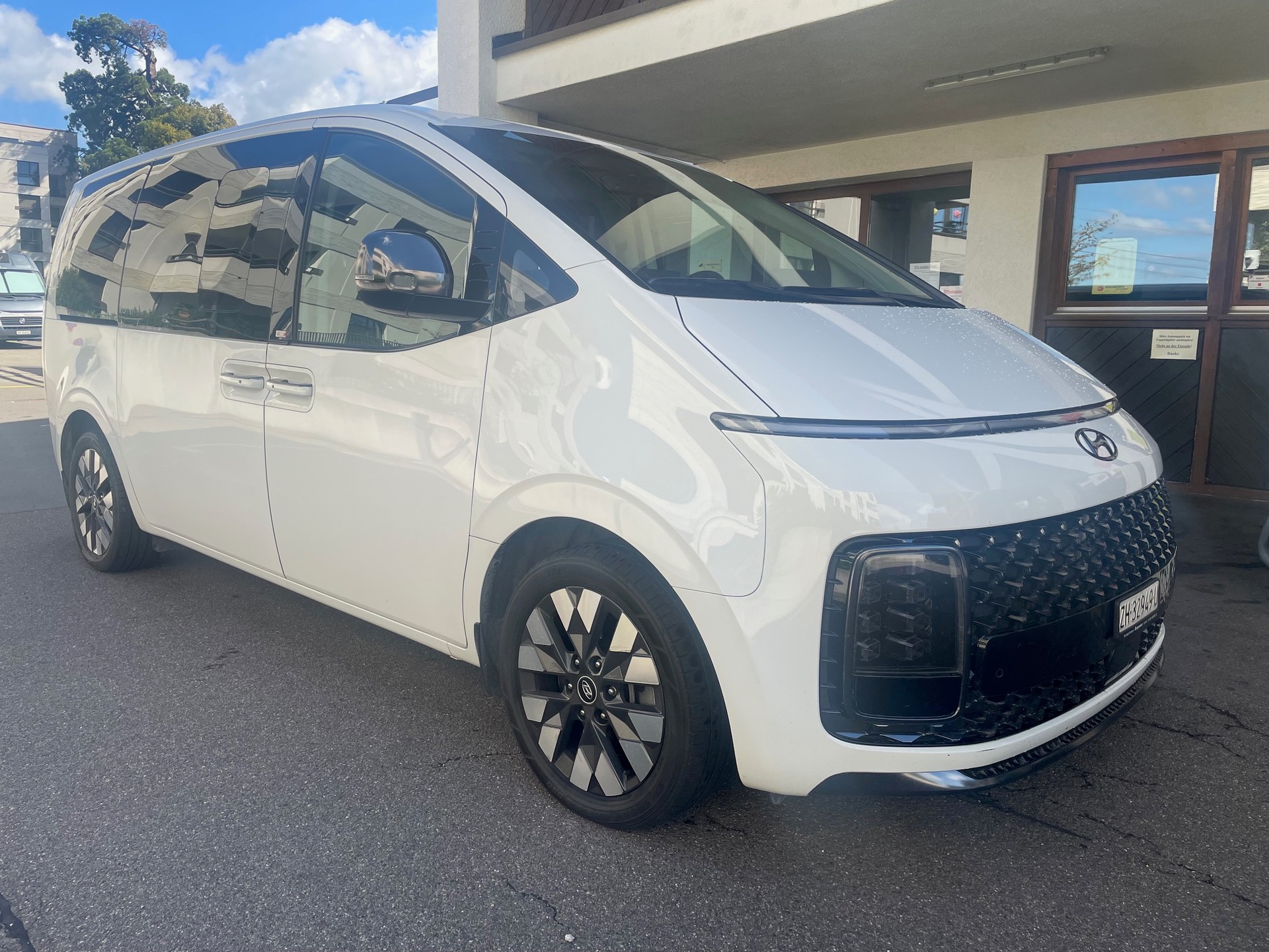 HYUNDAI Staria Premium 2.2 CRDi Vertex 4WD , 8 St.-Automat, 7 Sitze, Leder, Sitzh.-Kühlung, Navigation usw. Werksgarantie!