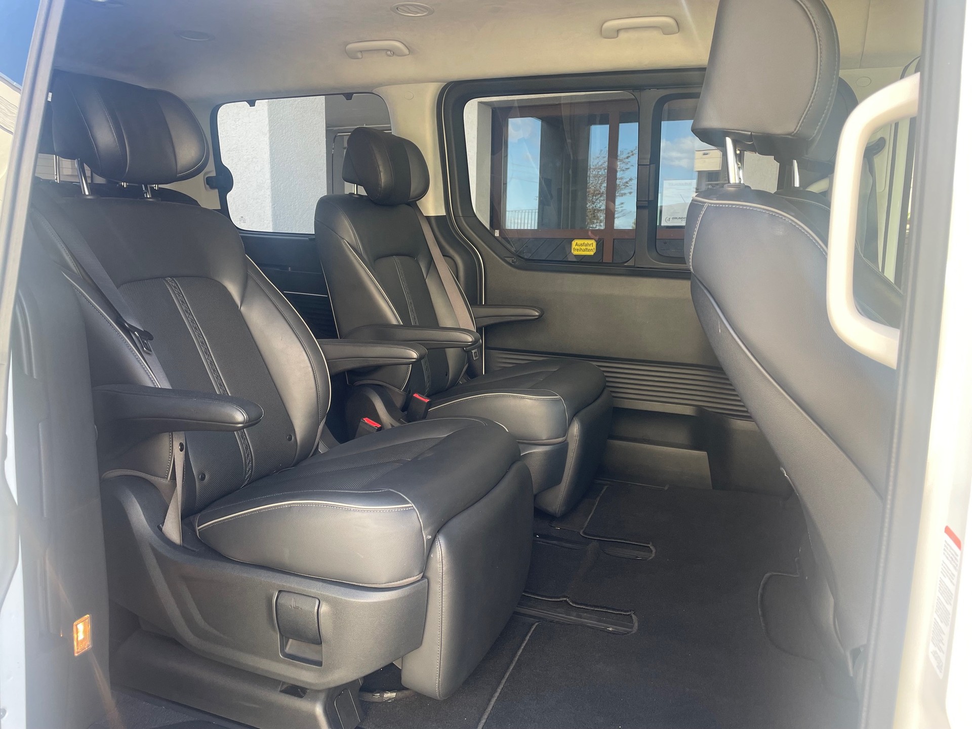 HYUNDAI Staria Premium 2.2 CRDi Vertex 4WD , 8 St.-Automat, 7 Sitze, Leder, Sitzh.-Kühlung, Navigation usw. Werksgarantie!-image-7