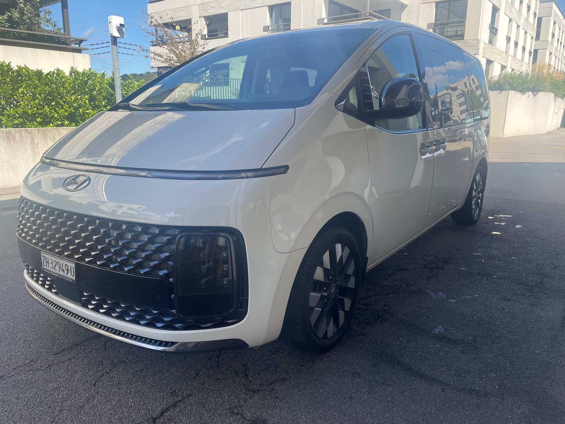 HYUNDAI Staria Premium 2.2 CRDi Vertex 4WD , 8 St.-Automat, 7 Sitze, Leder, Sitzh.-Kühlung, Navigation usw. Werksgarantie!-image-5