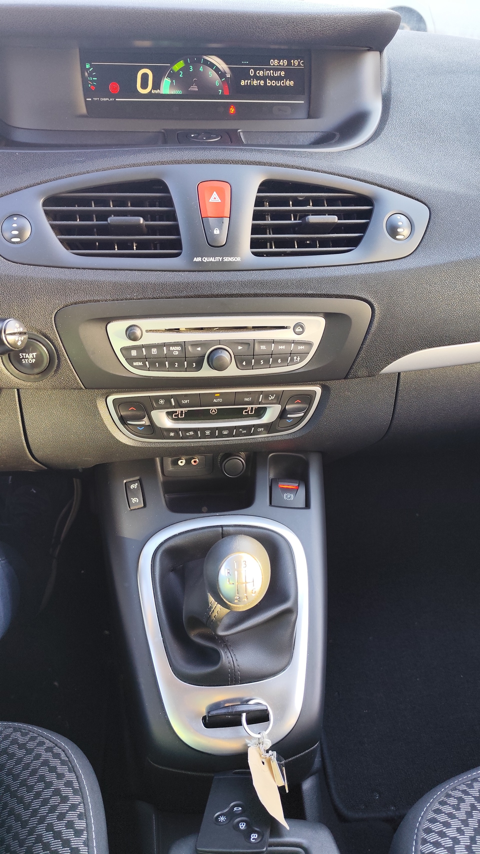 RENAULT Scénic 1.4 16V Turbo Dynamique-image-10