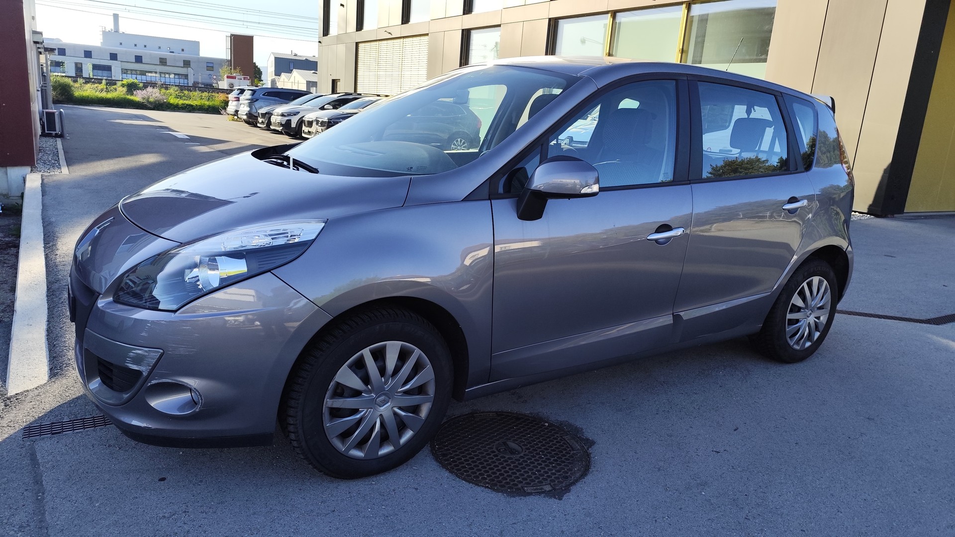 RENAULT Scénic 1.4 16V Turbo Dynamique-image-7