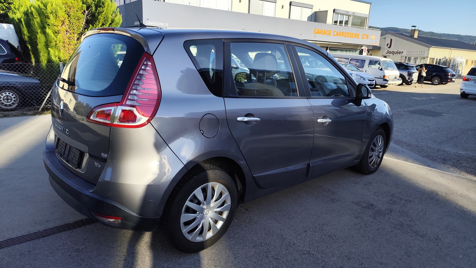 RENAULT Scénic 1.4 16V Turbo Dynamique-image-3
