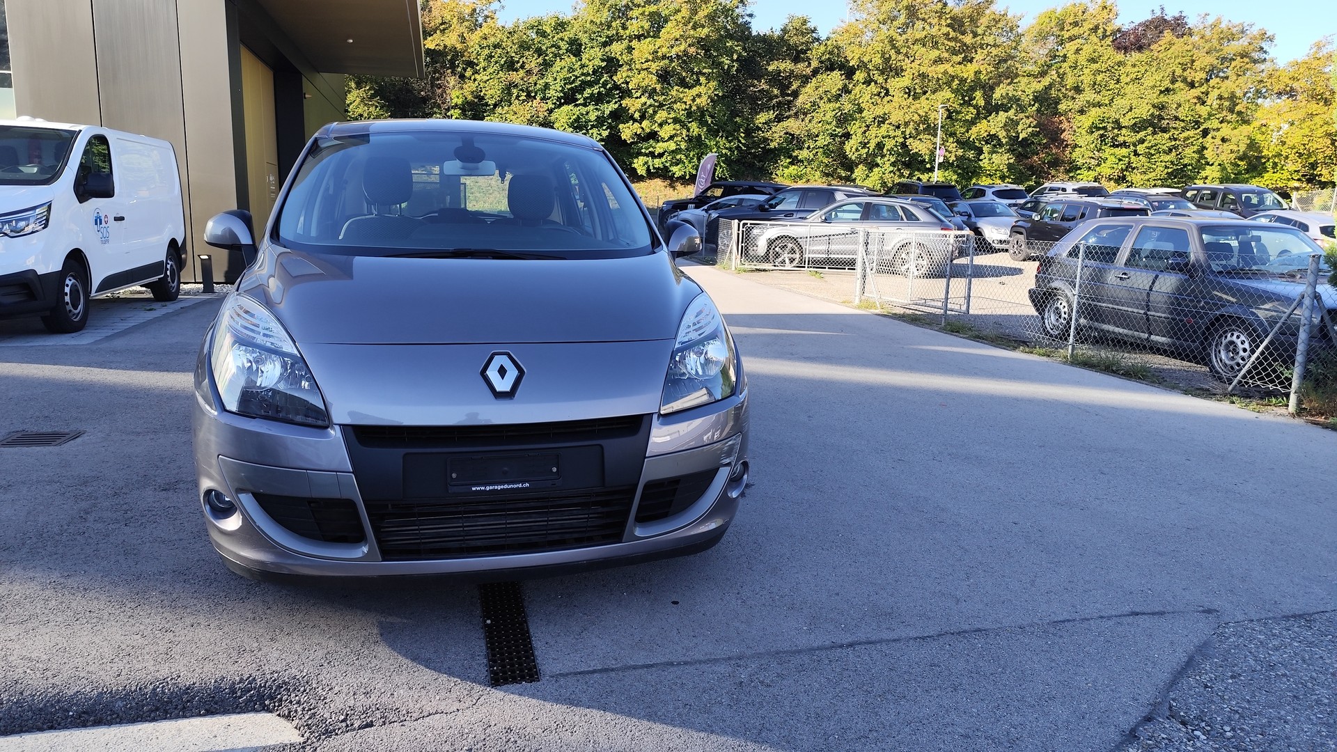 RENAULT Scénic 1.4 16V Turbo Dynamique-image-0