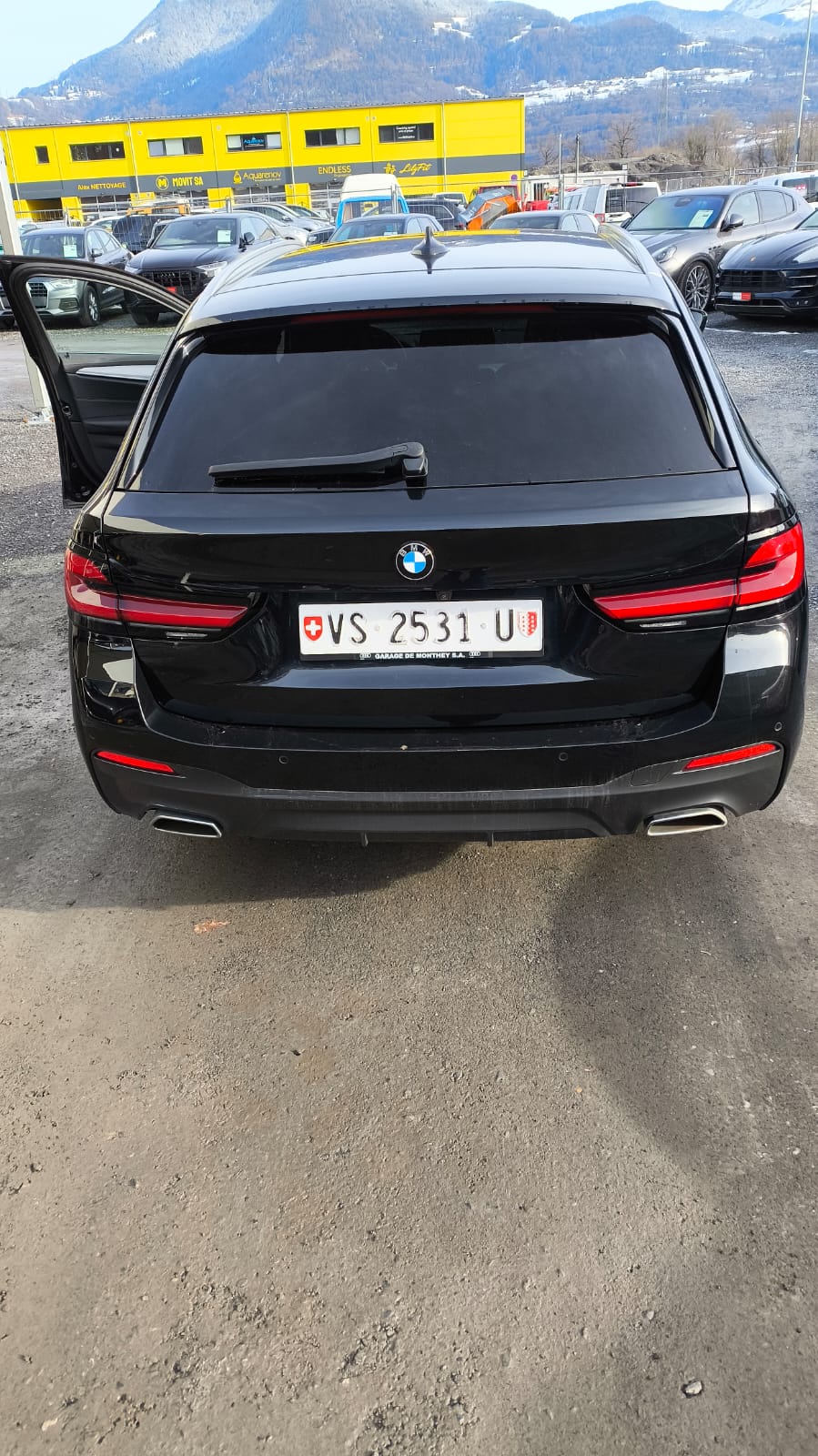 BMW 520d xDrive 48V Touring Pure M Sport Edition-image-3
