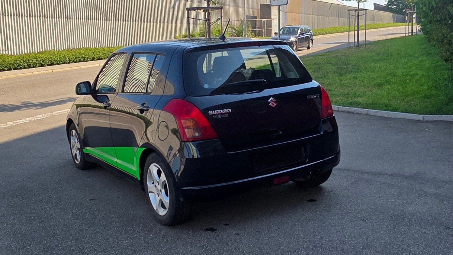 SUZUKI Swift 1.3i 16V GL-image-2