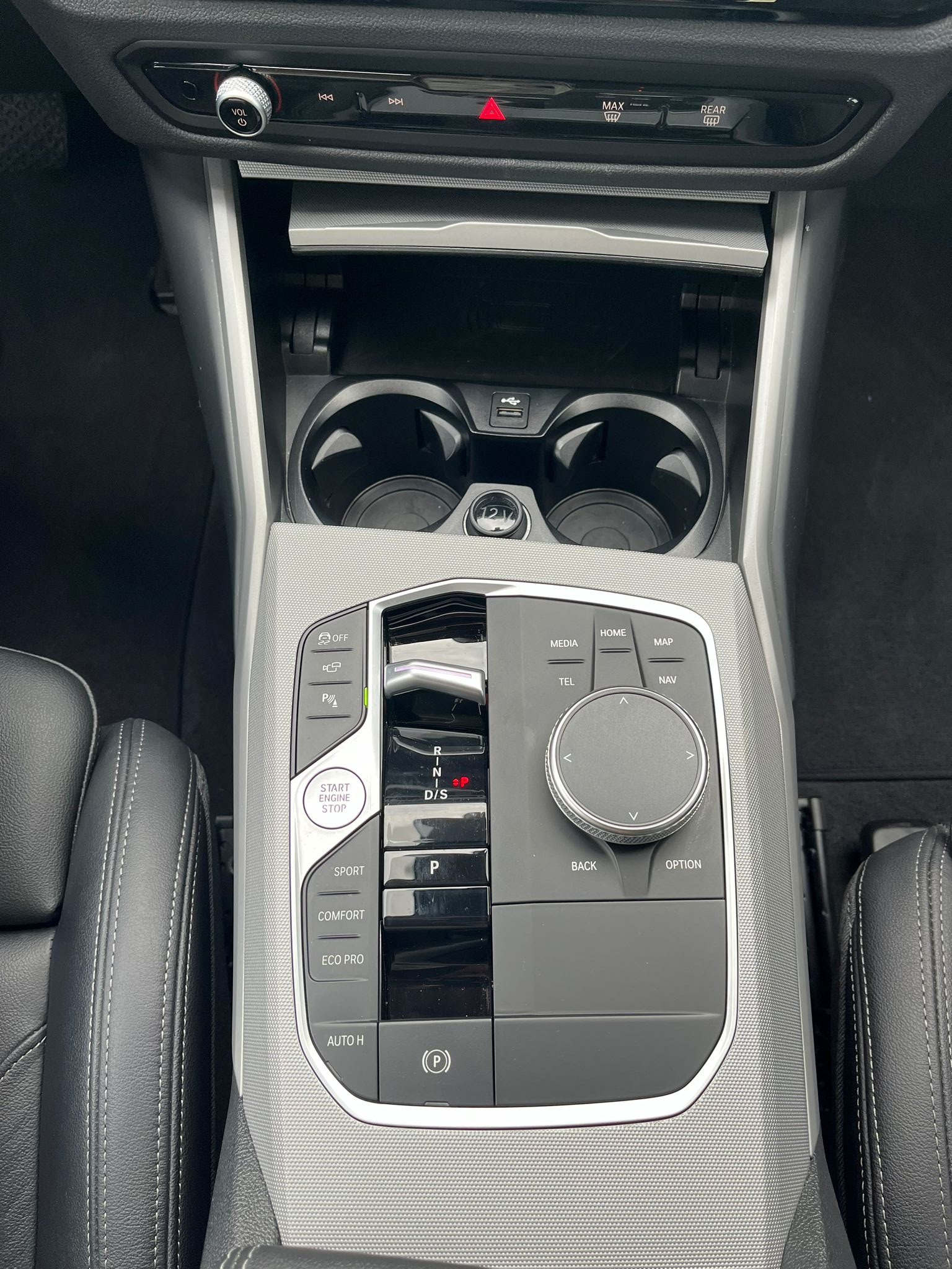 BMW 320d xDrive 48V Touring Steptronic-image-14
