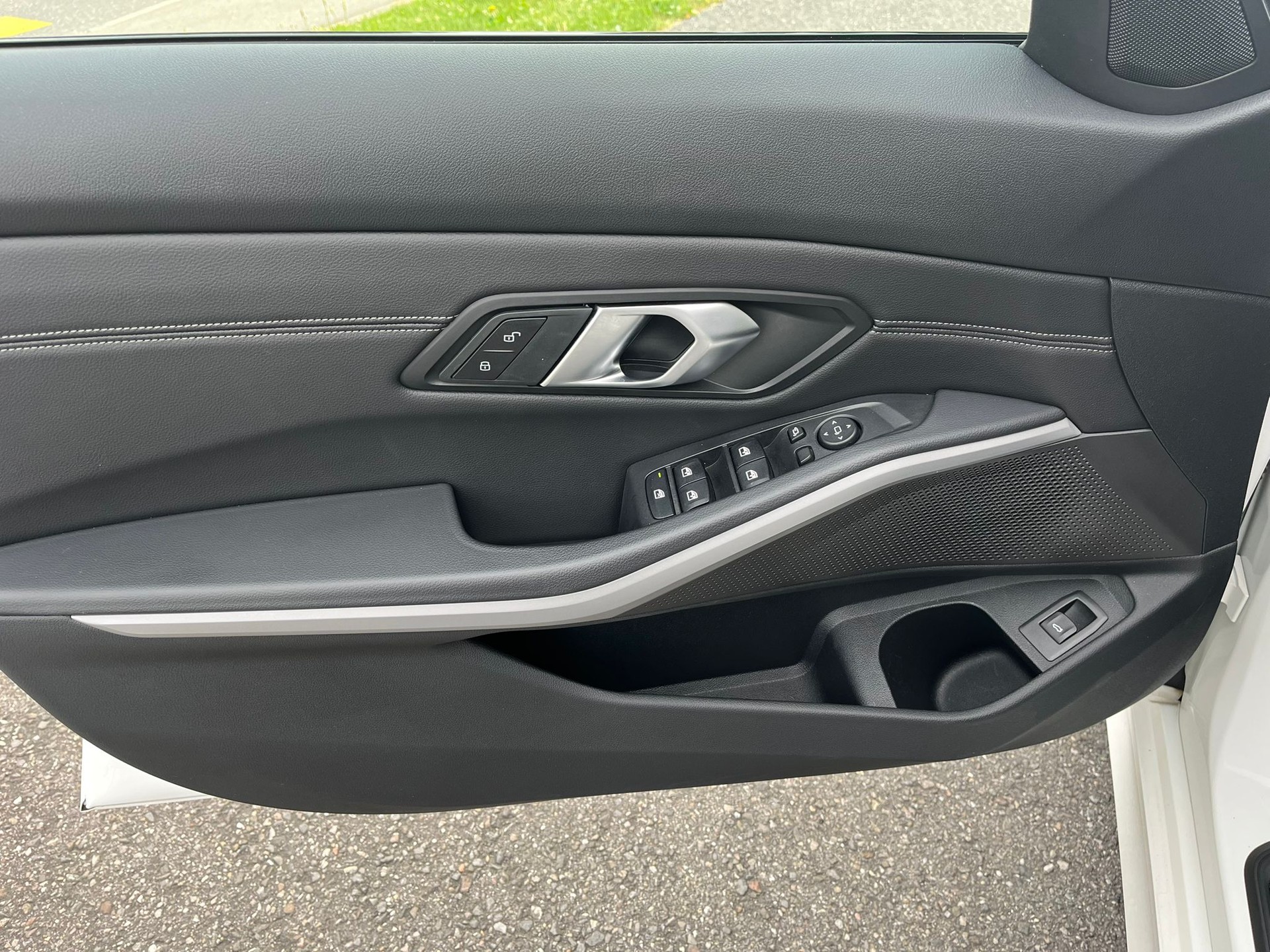 BMW 320d xDrive 48V Touring Steptronic-image-22