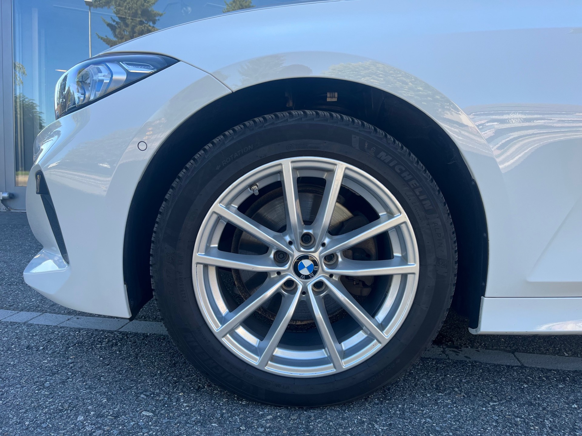 BMW 320d xDrive 48V Touring Steptronic-image-4